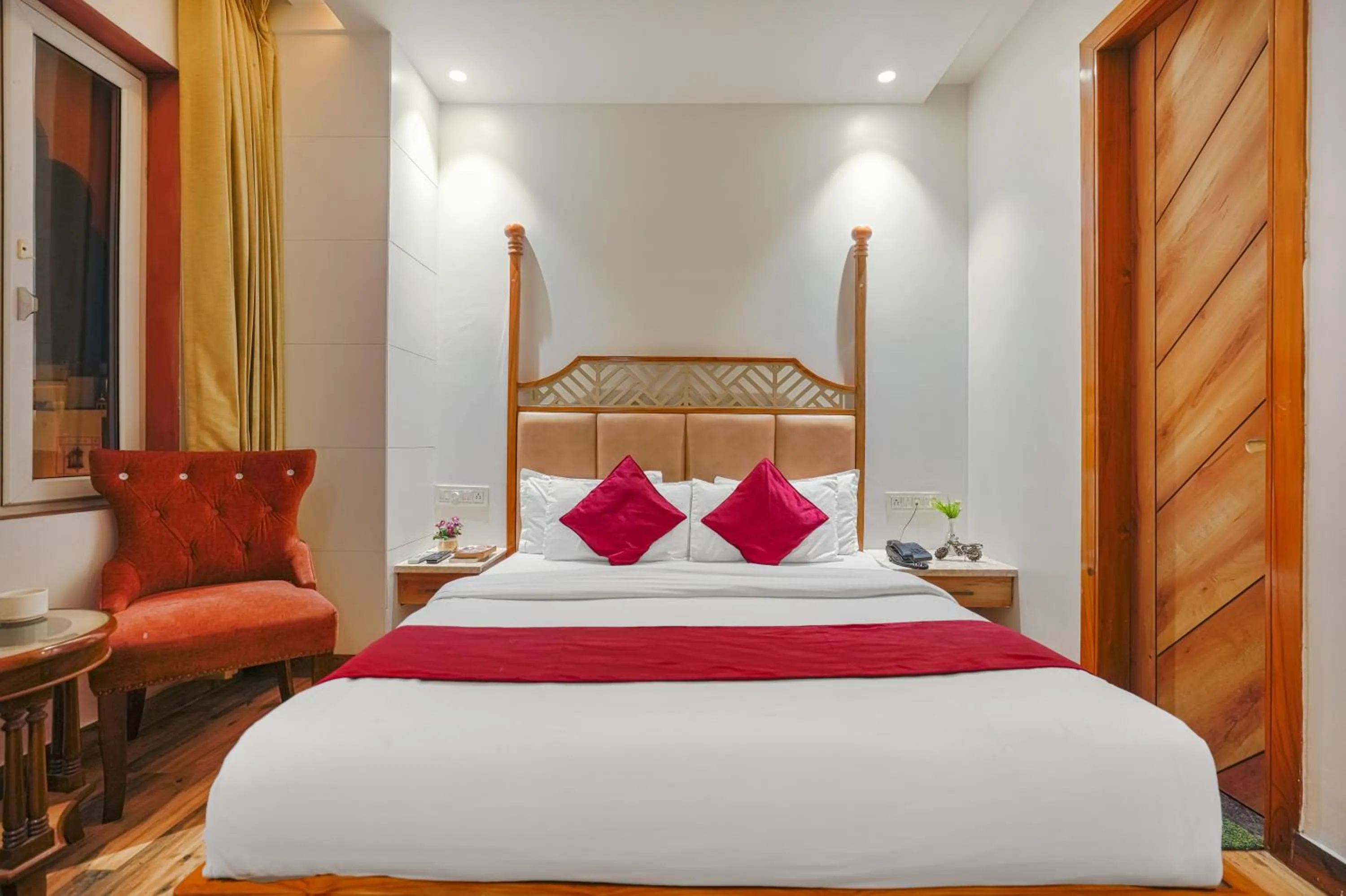 Bedroom, Bed in Hotel RV Golden A Few Steps from Golden Temple