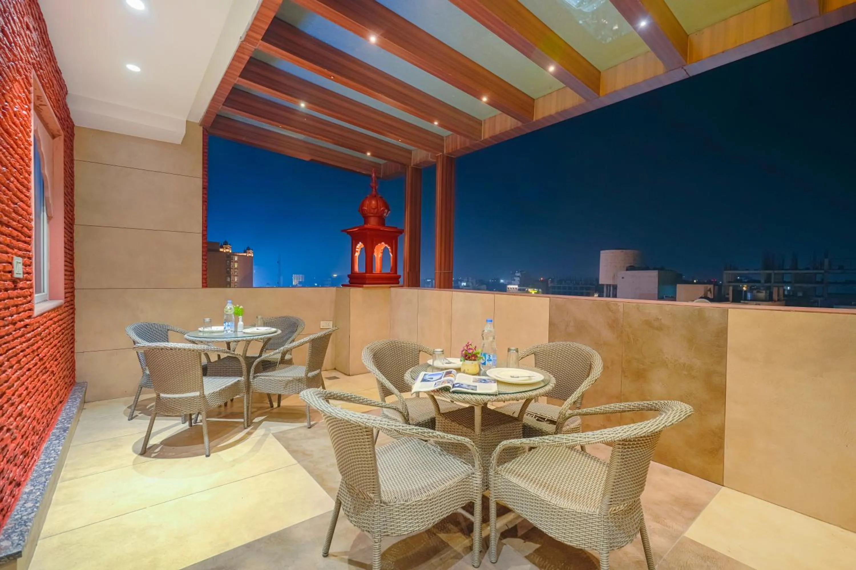 Restaurant/places to eat in Hotel RV Golden A Few Steps from Golden Temple