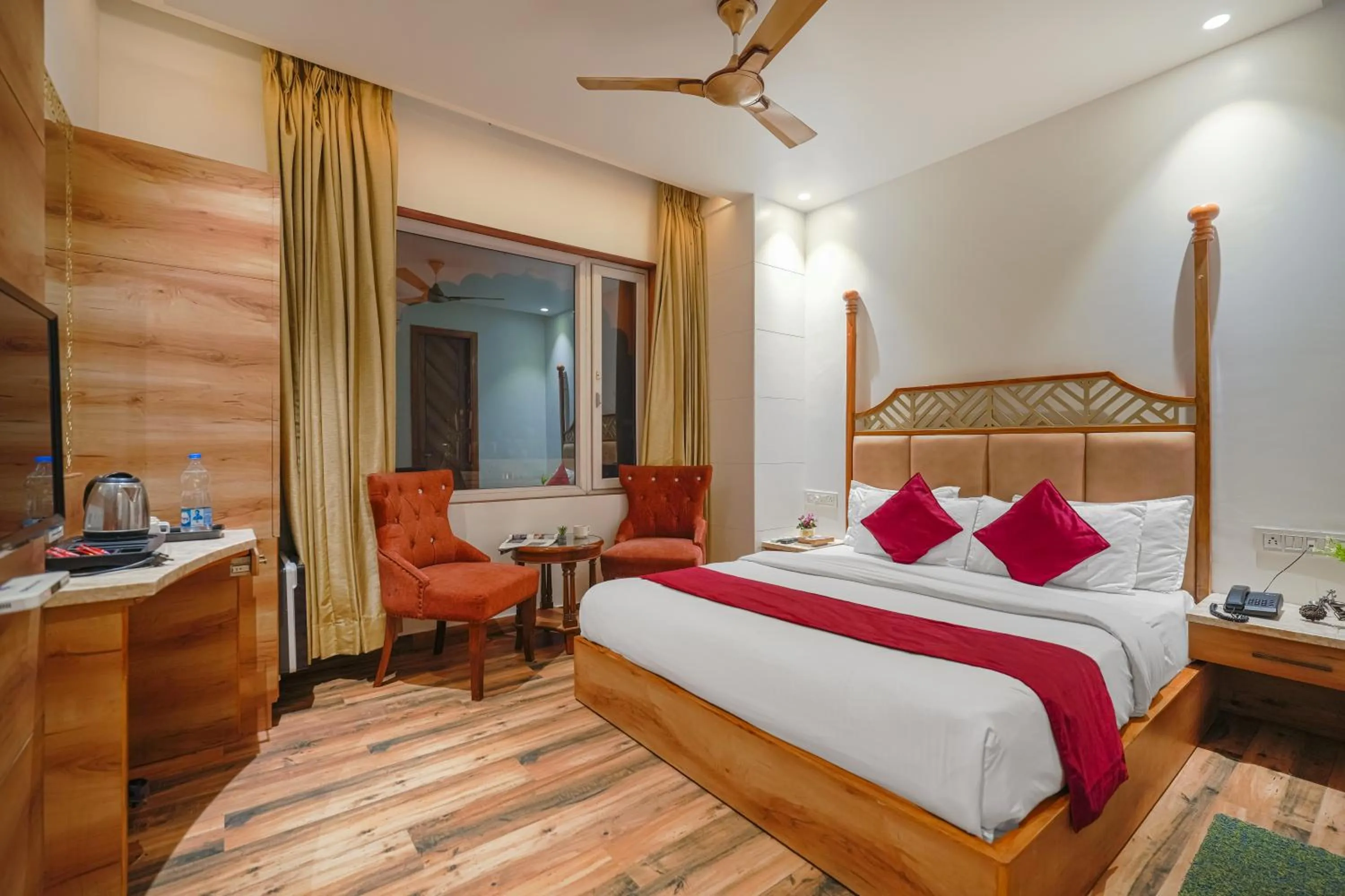 Bedroom, Bed in Hotel RV Golden A Few Steps from Golden Temple