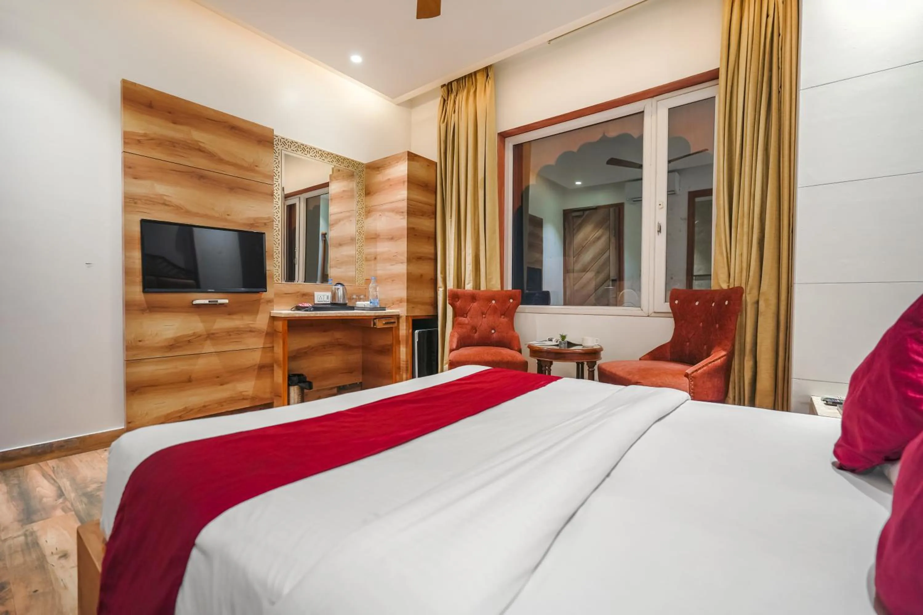 Bedroom, Bed in Hotel RV Golden A Few Steps from Golden Temple