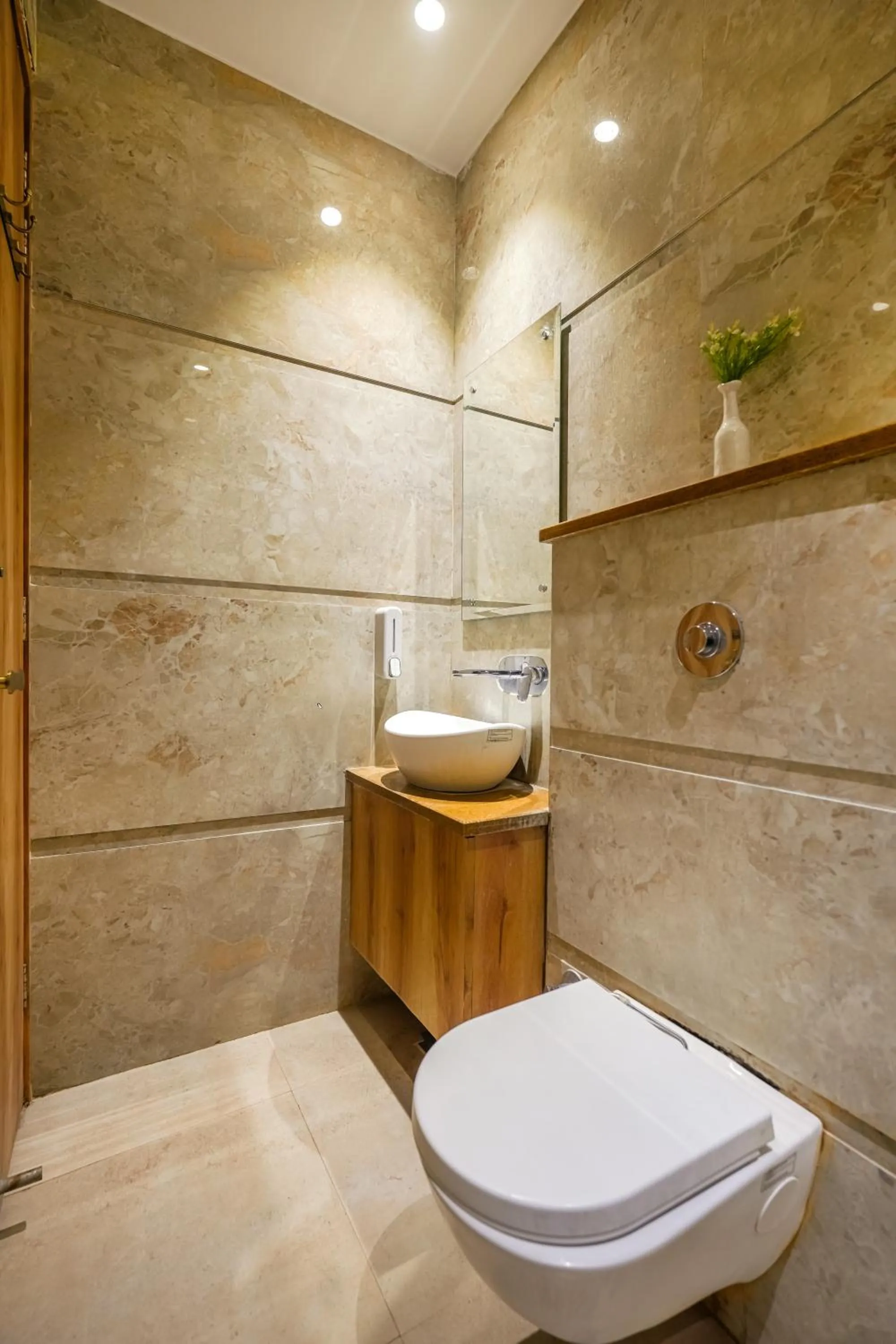 Bathroom in Hotel RV Golden A Few Steps from Golden Temple