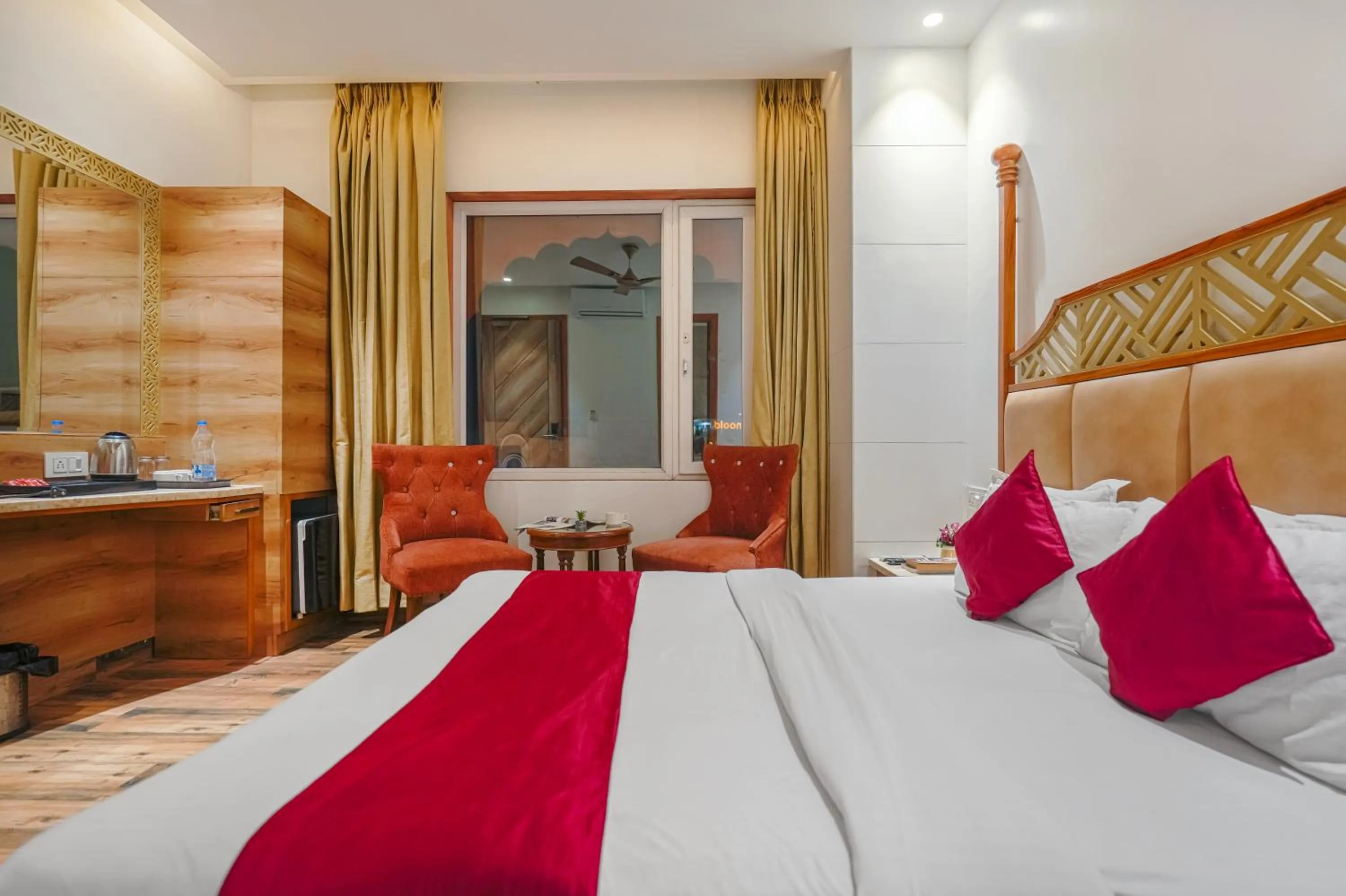 Bedroom, Bed in Hotel RV Golden A Few Steps from Golden Temple