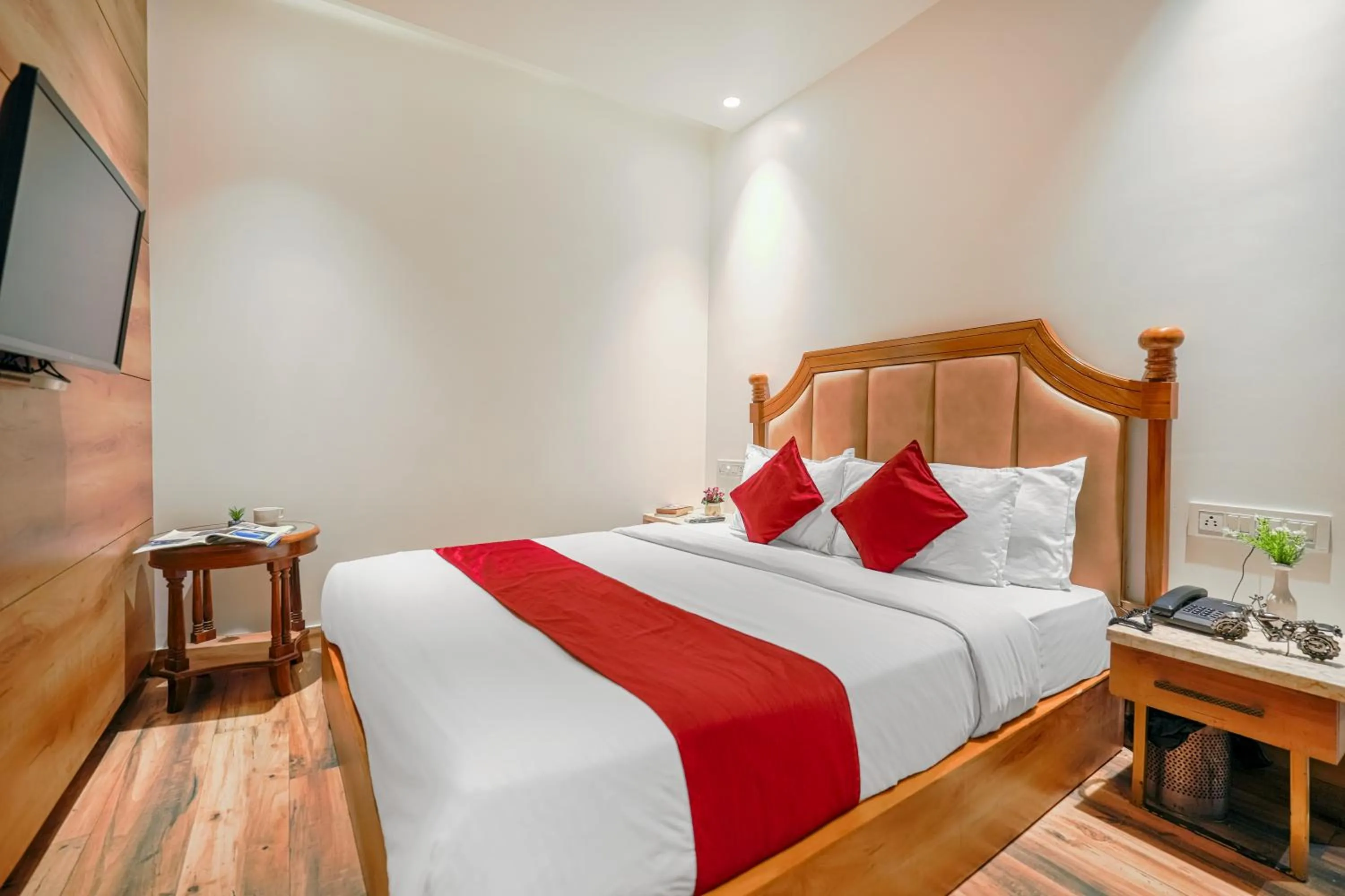 Bed in Hotel RV Golden A Few Steps from Golden Temple