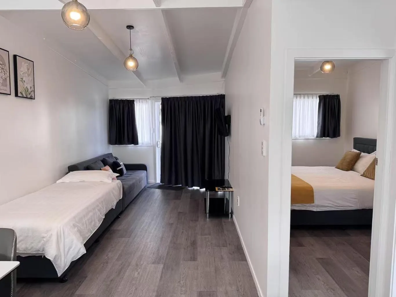 Bed in Rainbow Motel & Guest House