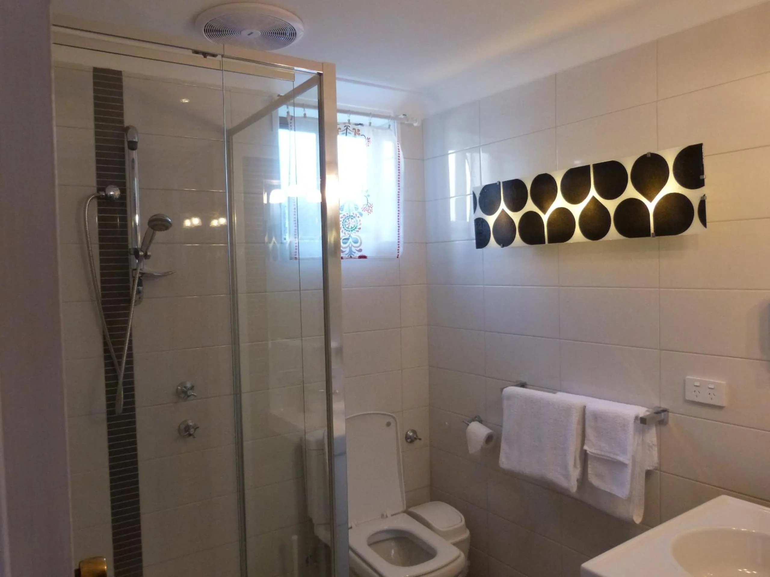 Shower in Fullarton Motor Lodge