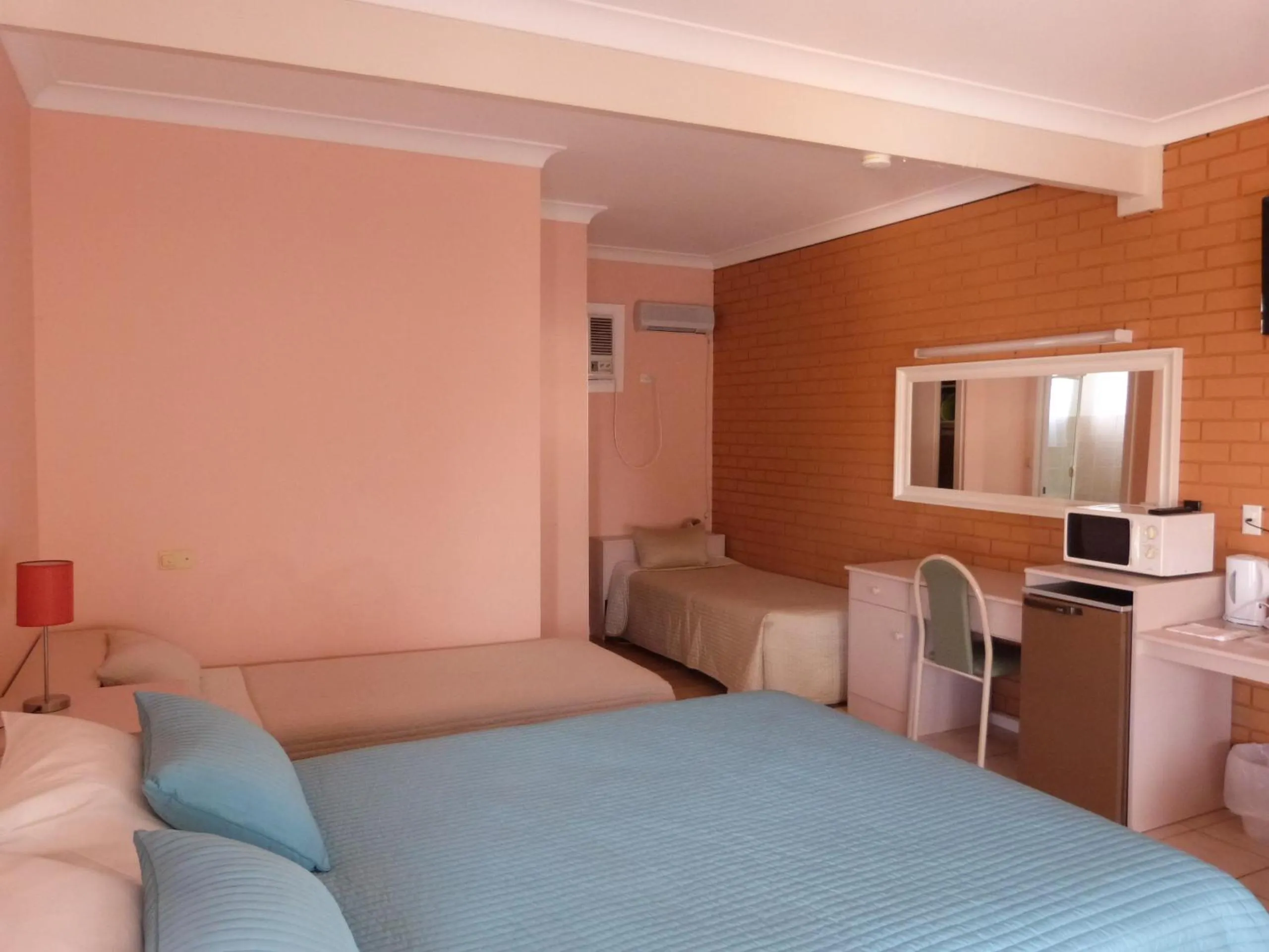 Bed in Fullarton Motor Lodge