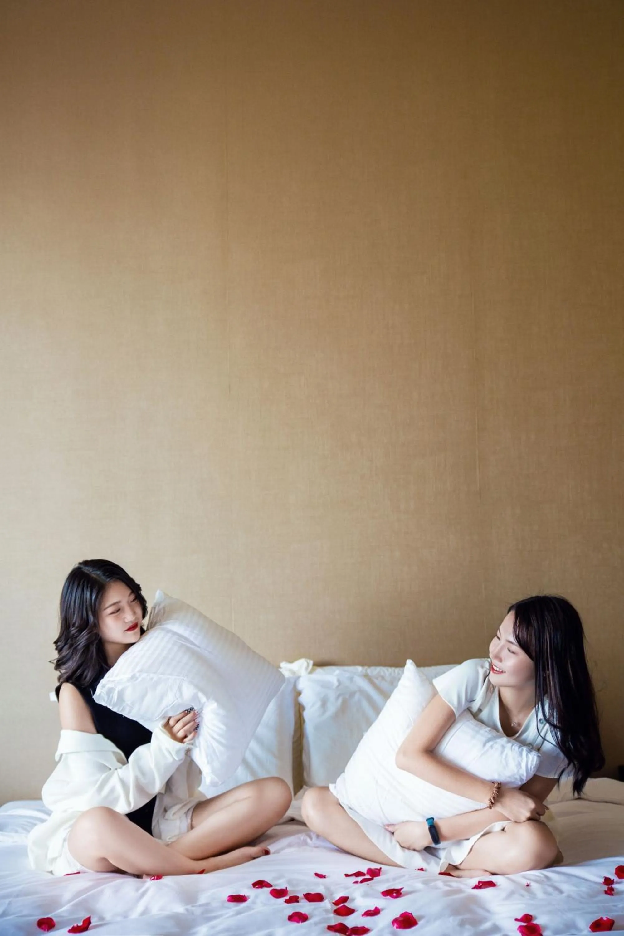 People, Bed in Mangrove Tree Resort World Sanya Bay- Queen Palm Towers