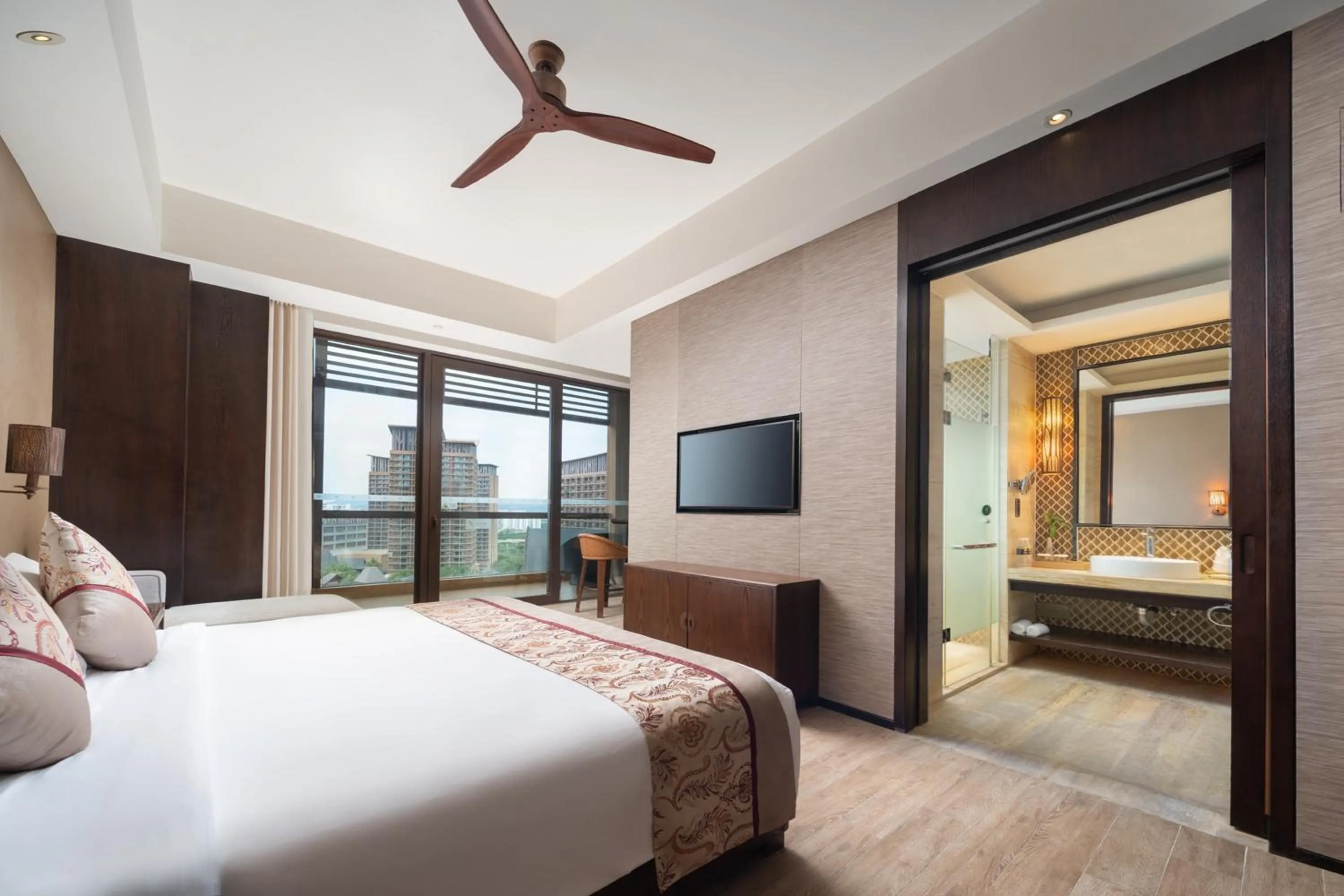 Bedroom, Bed in Mangrove Tree Resort World Sanya Bay- Queen Palm Towers