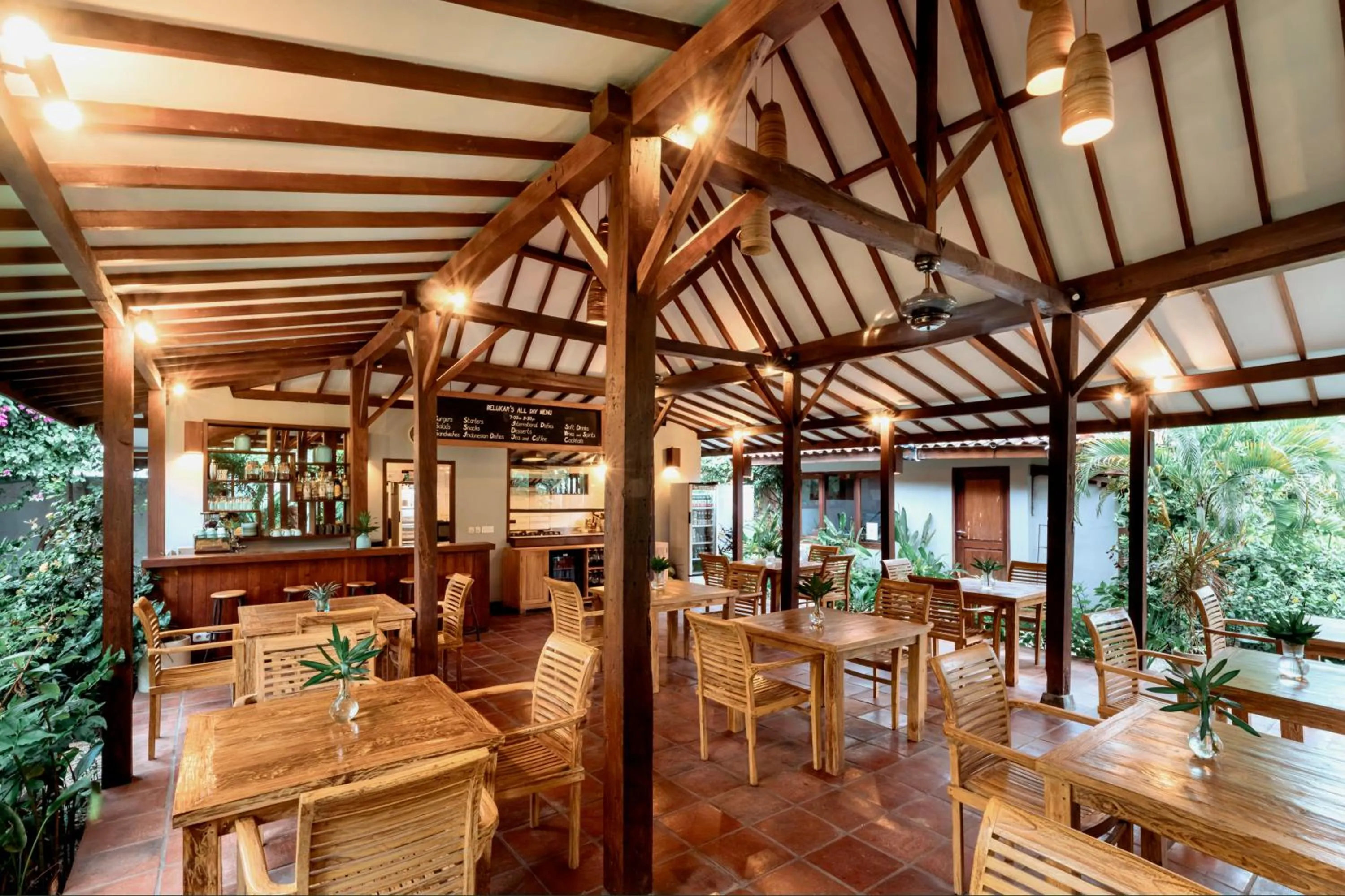 Restaurant/places to eat in Belukar Villas