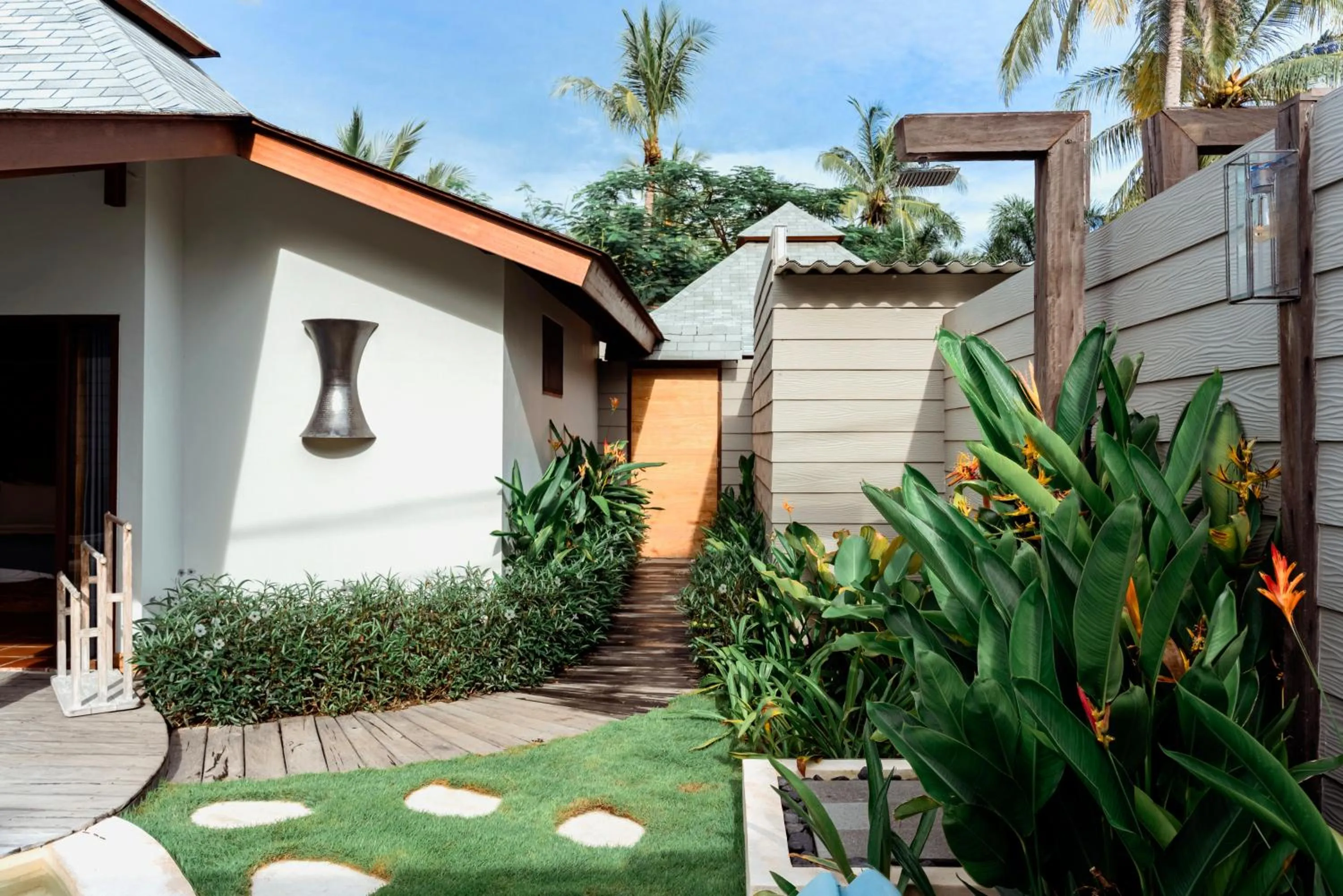 Facade/entrance in Belukar Villas