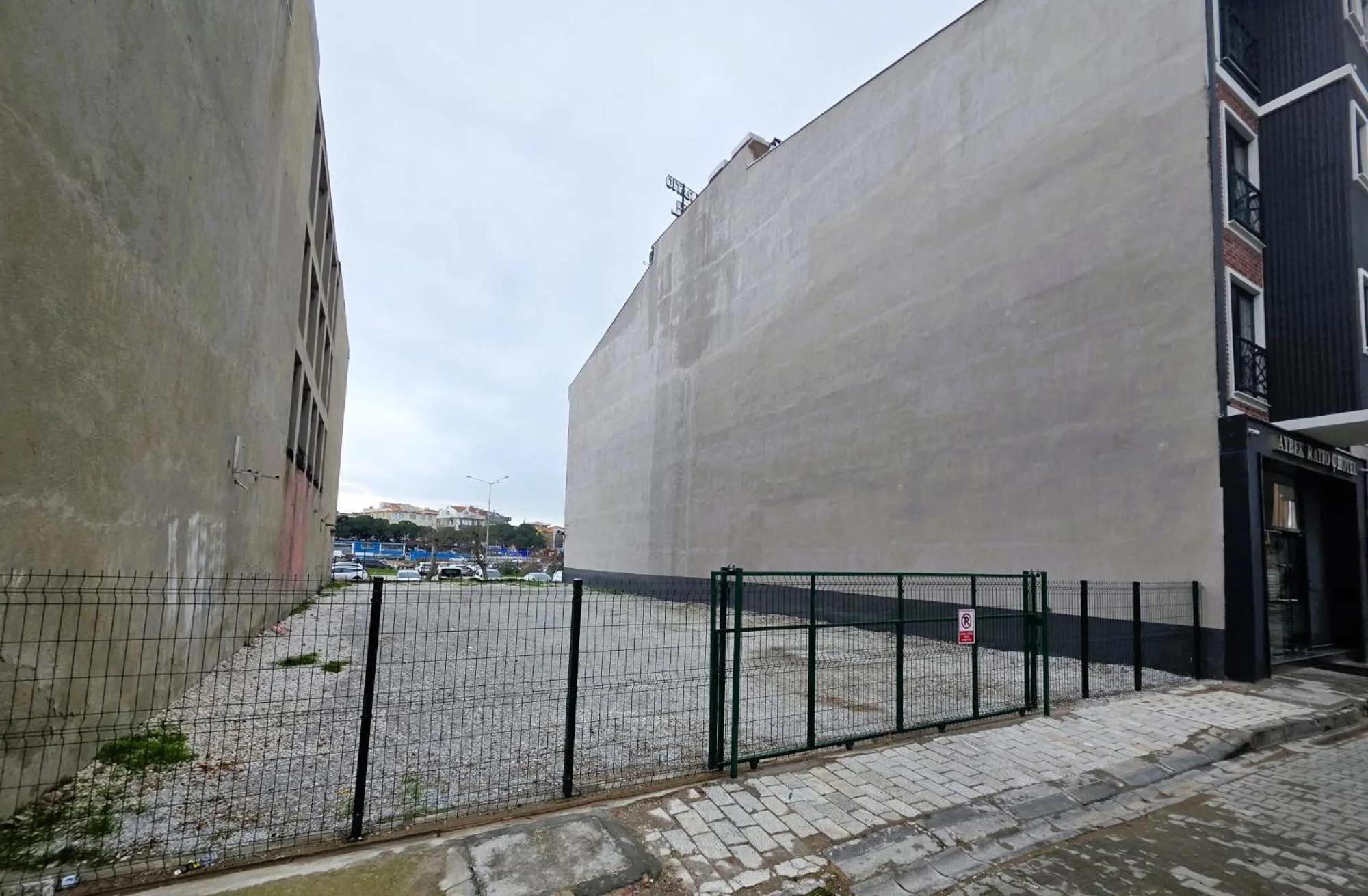 Parking in Aybek Ratio Hotel