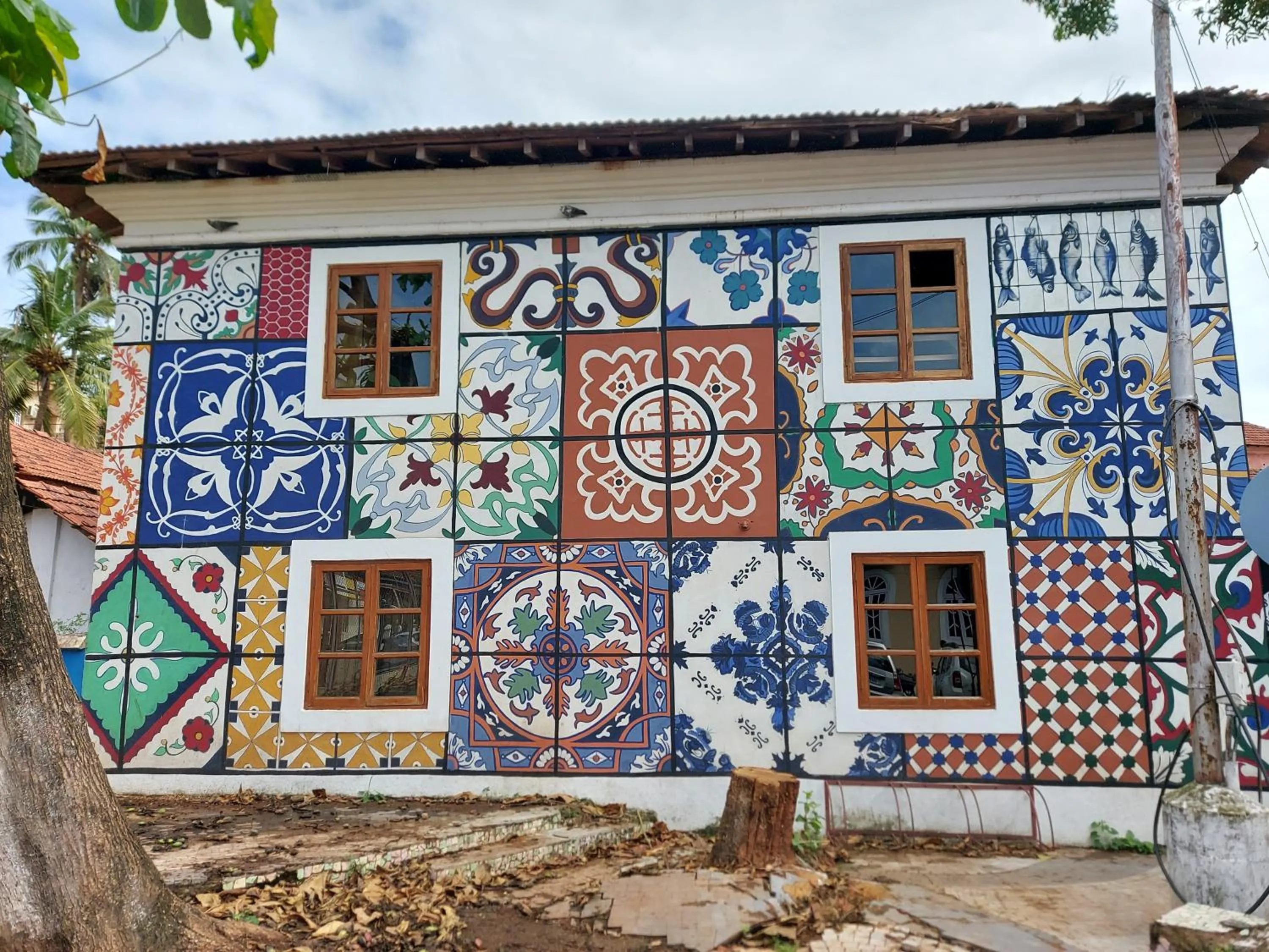 Facade/entrance in The Old Quarter Hostel