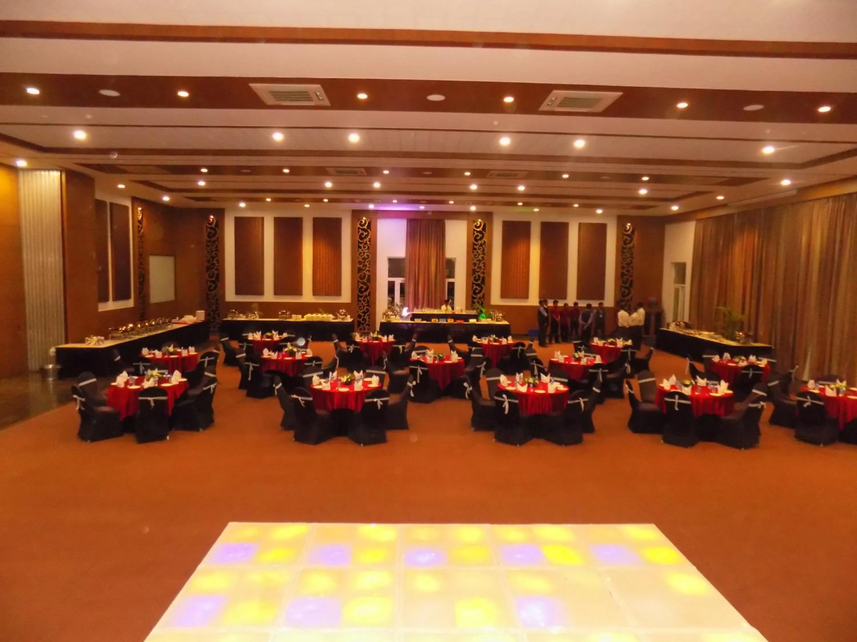 Nightclub / DJ, Restaurant/Places to Eat in Damanganga Valley Resort Silvassa