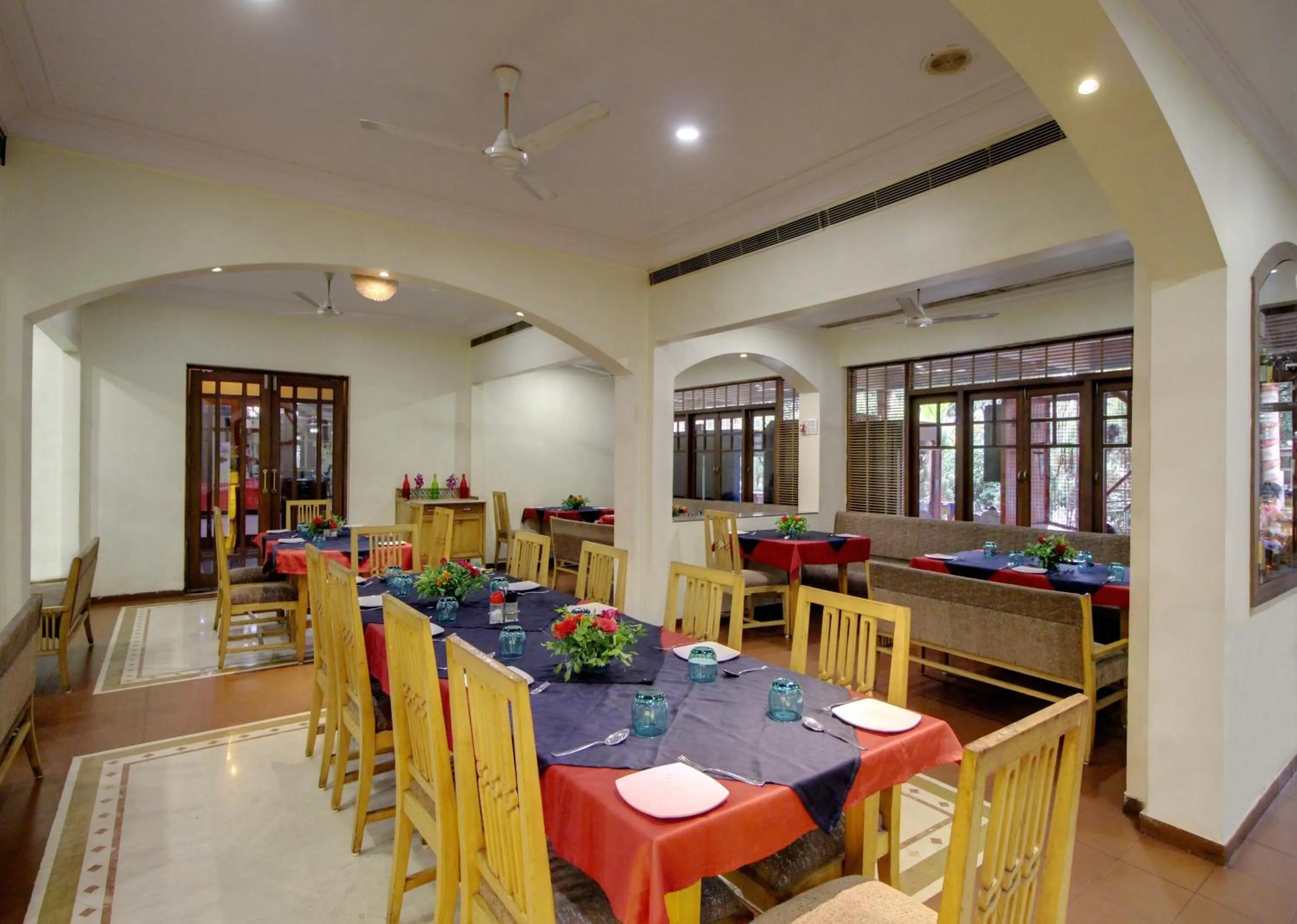 Restaurant/Places to Eat in Damanganga Valley Resort Silvassa