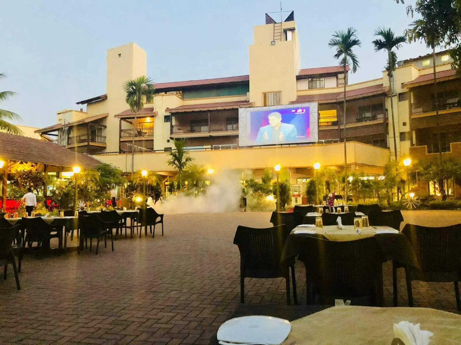 Restaurant/Places to Eat in Damanganga Valley Resort Silvassa