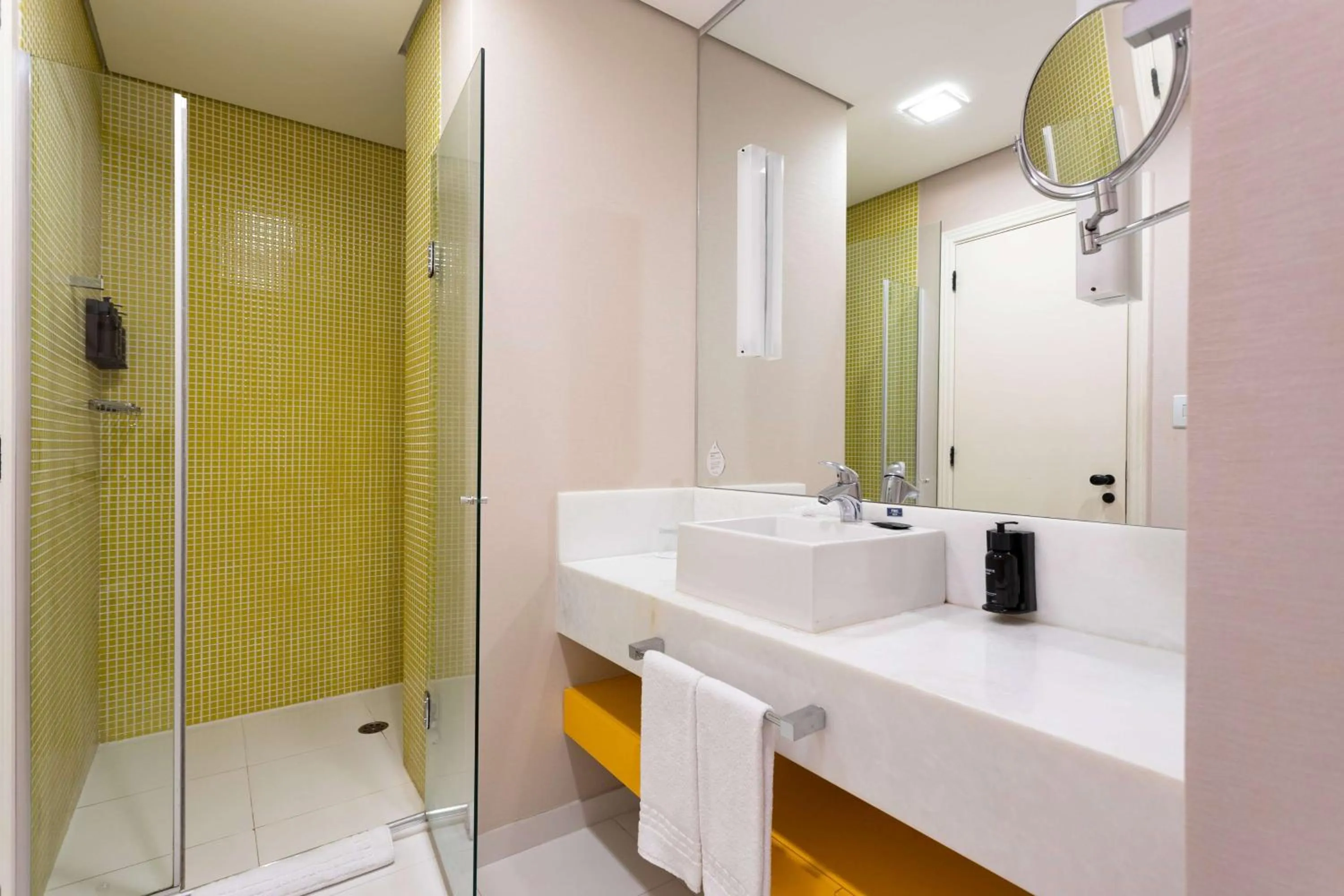 TV and multimedia in Wyndham Garden São Paulo Convention Nortel