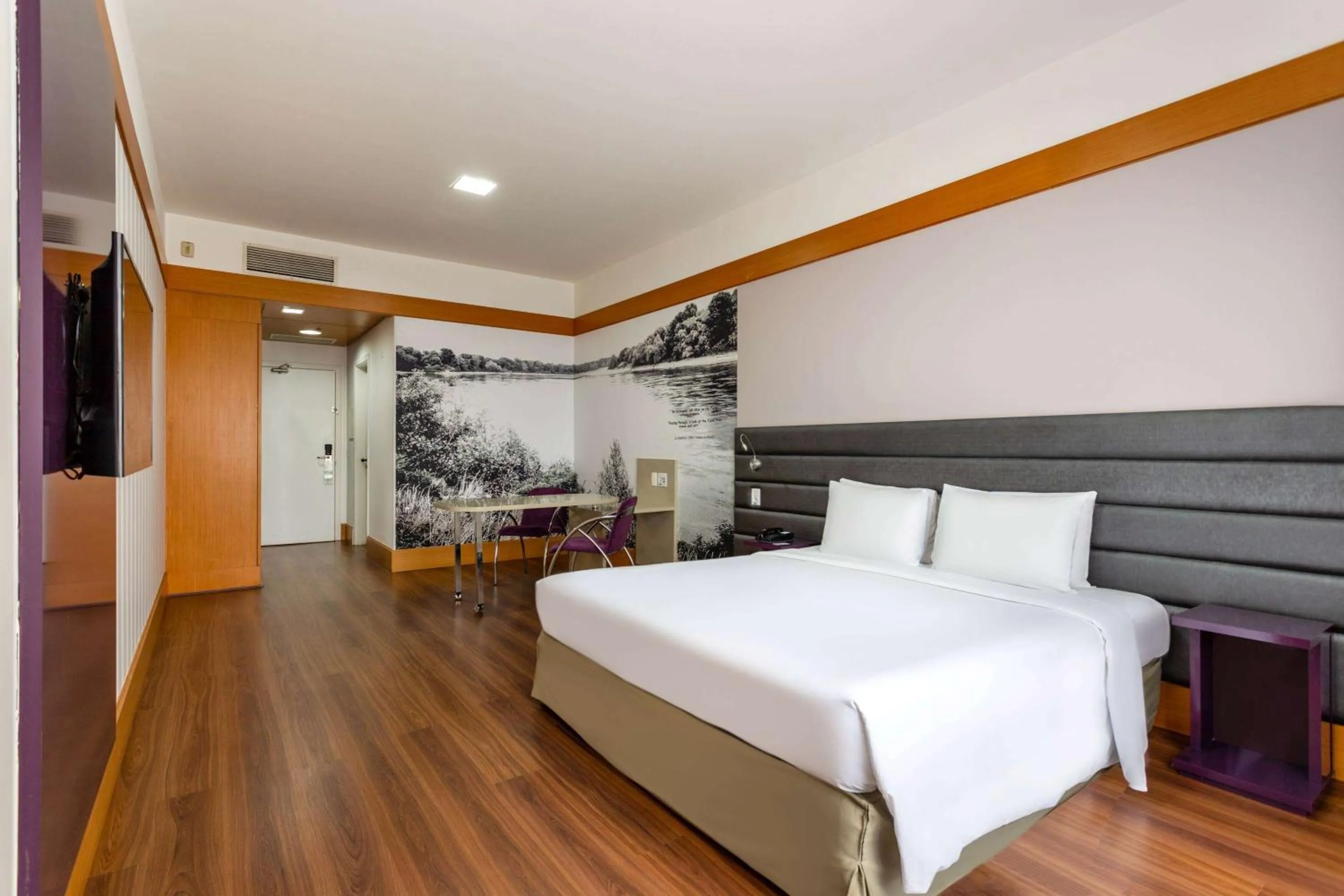 Photo of the whole room, Bed in Wyndham Garden São Paulo Convention Nortel