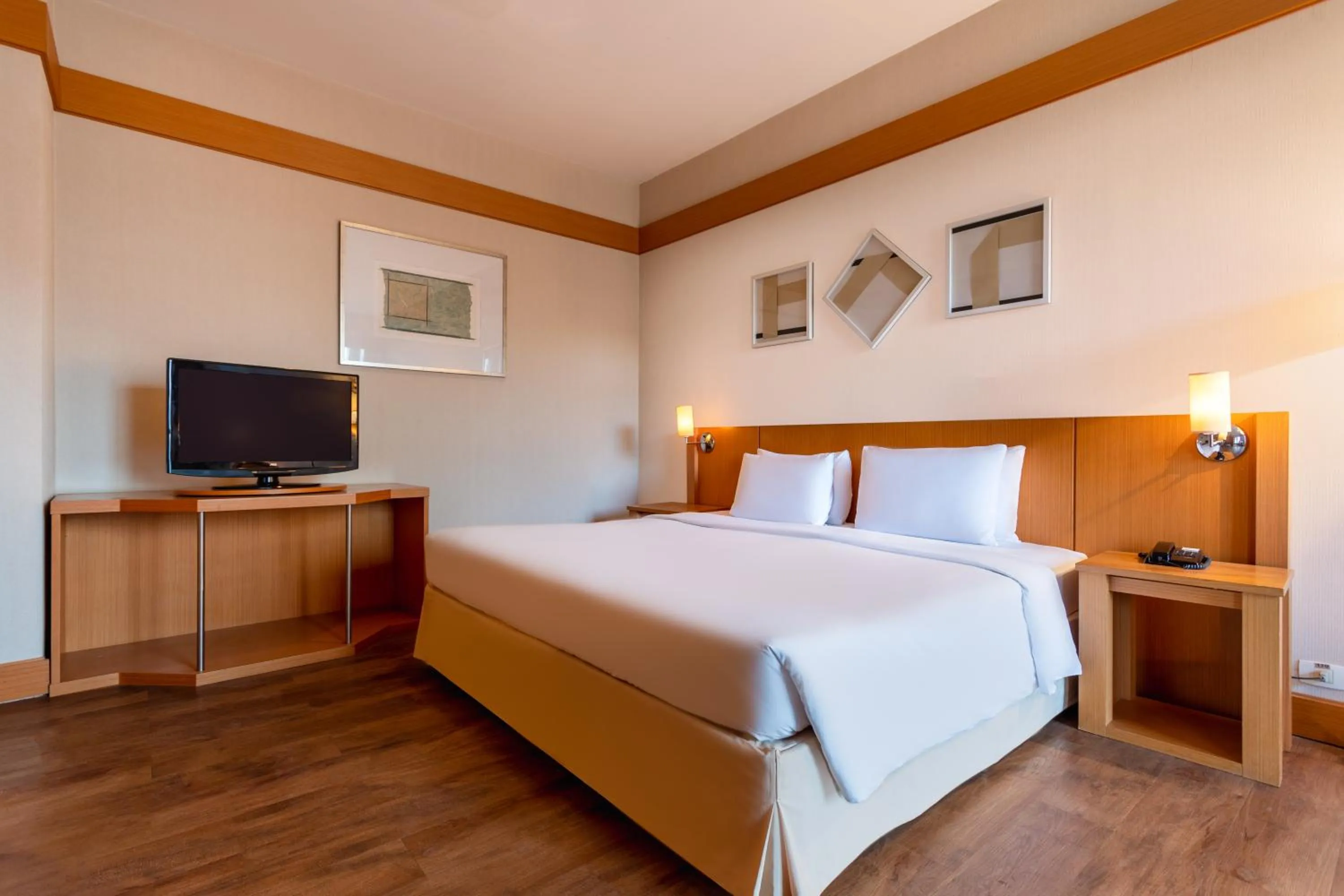 Bedroom, Bed in Wyndham Garden São Paulo Convention Nortel