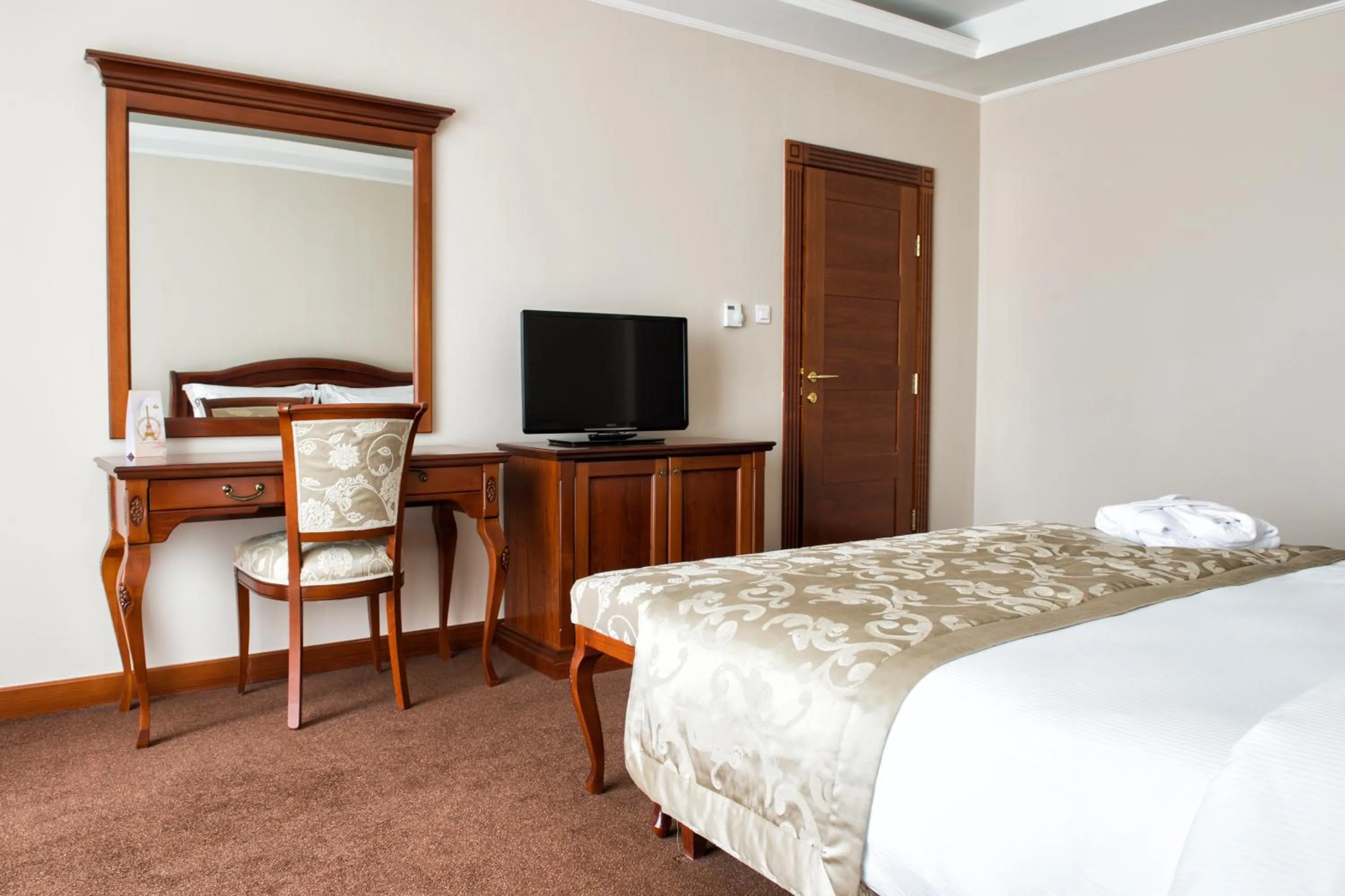 TV and multimedia, Bed in Caspian Riviera Grand Palace Hotel