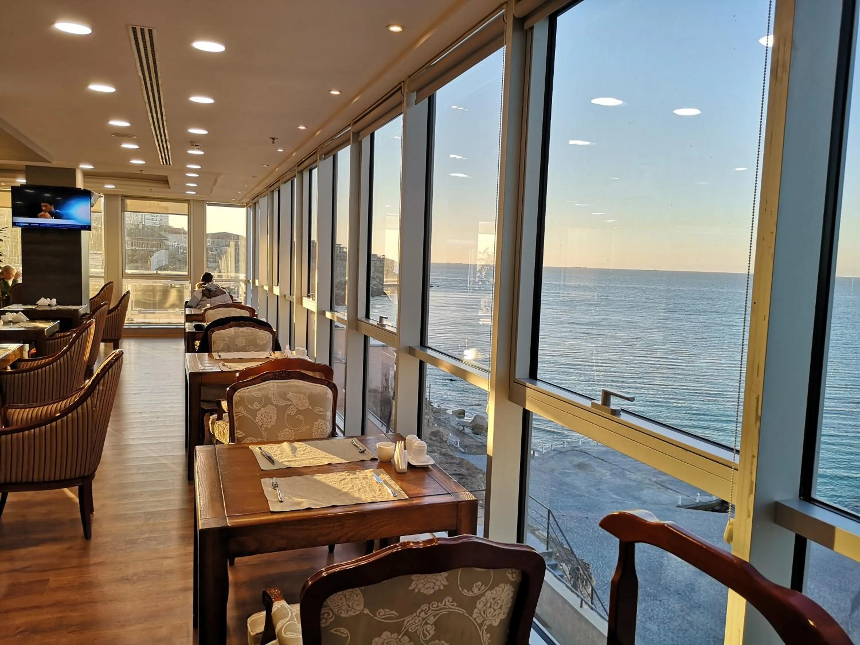 Communal lounge/ TV room in Caspian Riviera Grand Palace Hotel