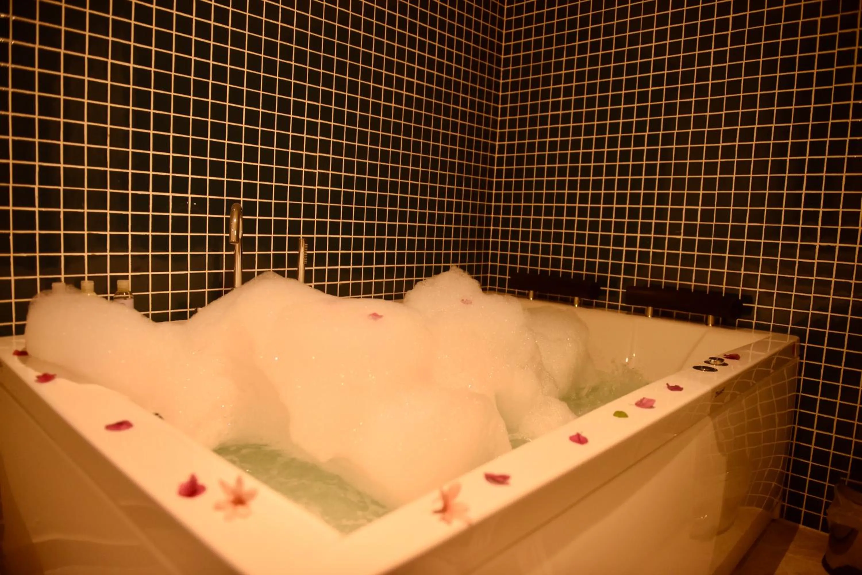 Hot Tub in Rose Garden Premium - Ultra All Inclusive