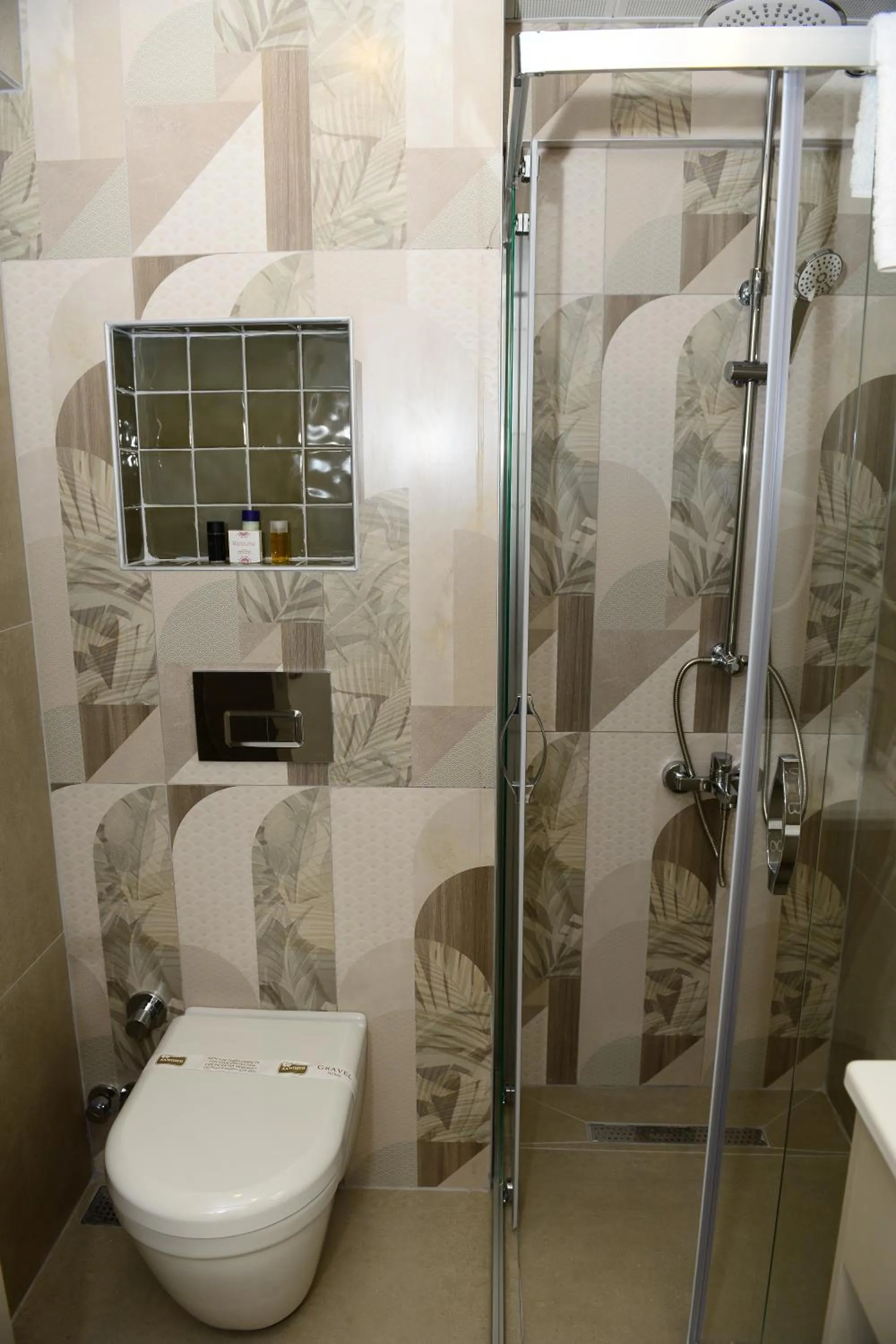 Shower in Rose Garden Premium - Ultra All Inclusive