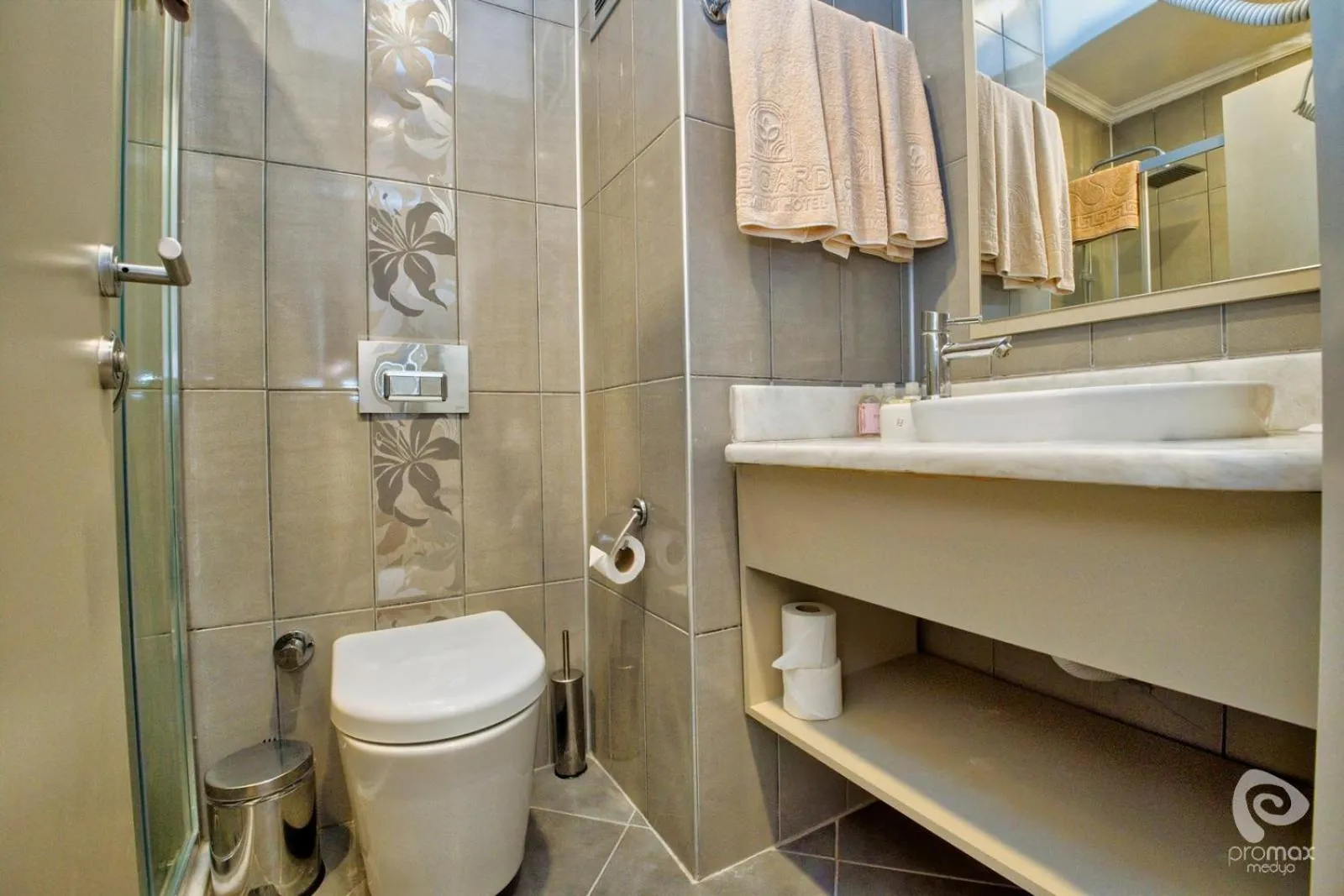 Shower in Rose Garden Premium - Ultra All Inclusive