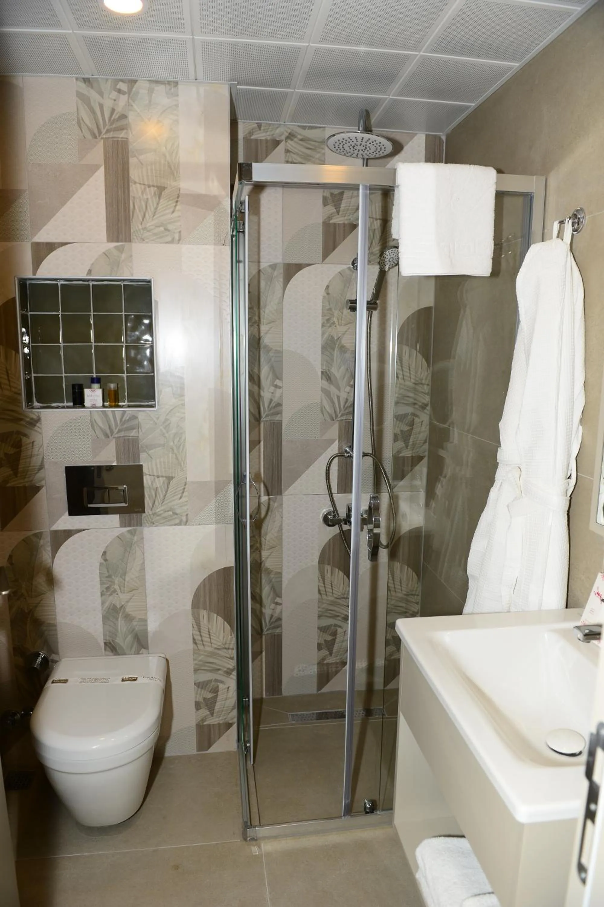 Shower in Rose Garden Premium - Ultra All Inclusive