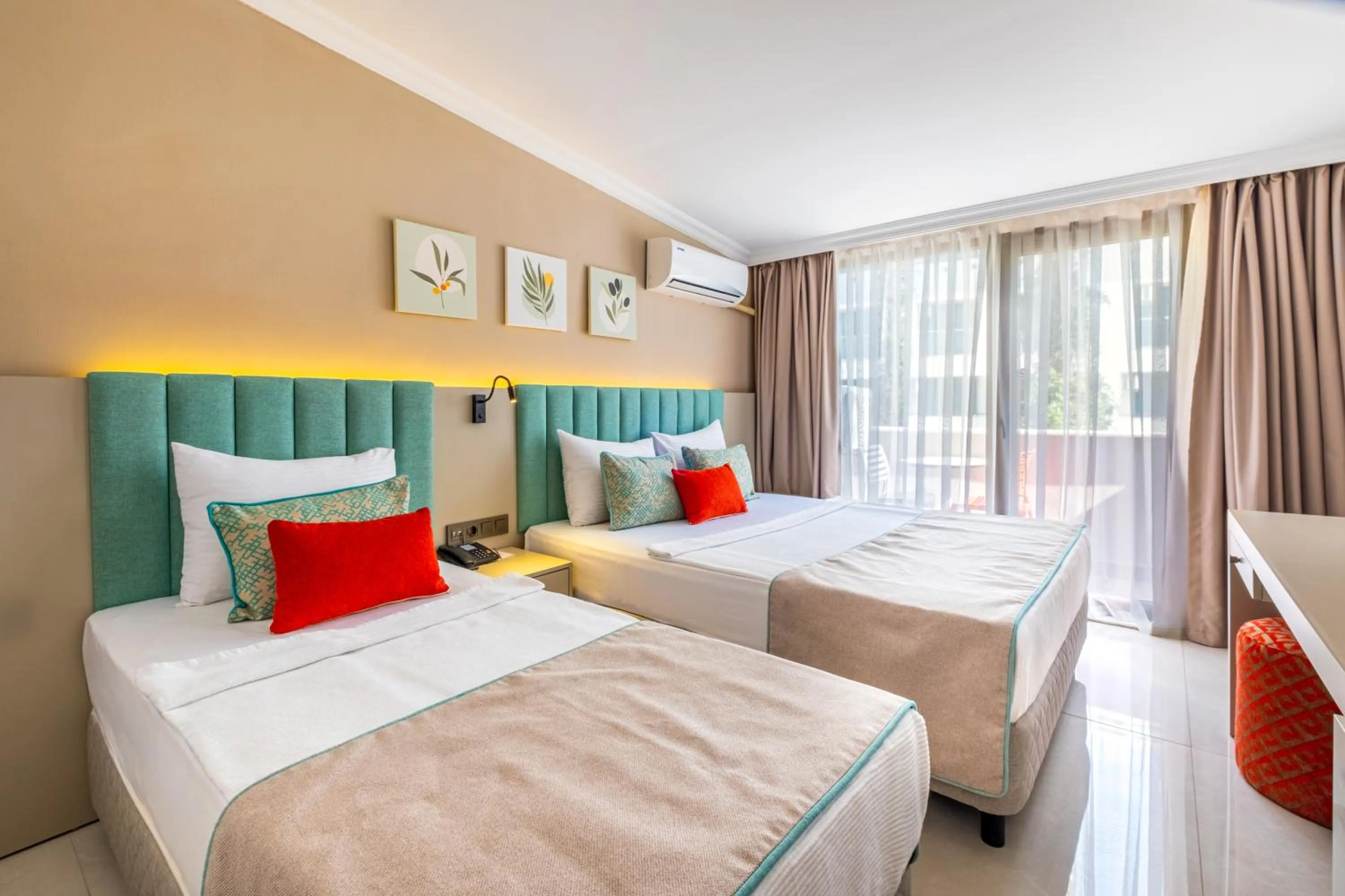 Photo of the whole room, Bed in Rose Garden Premium - Ultra All Inclusive