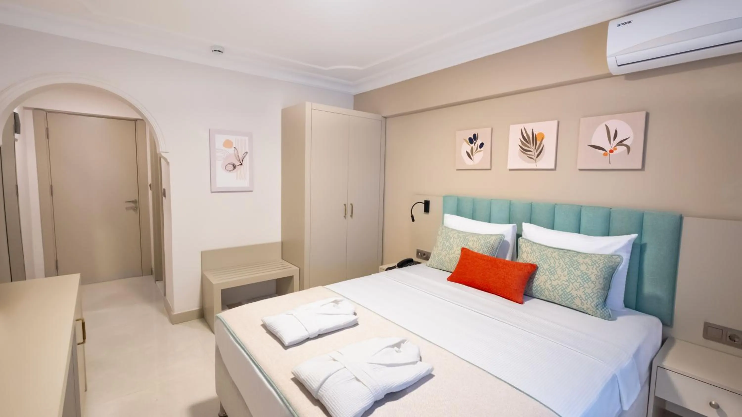 Photo of the whole room, Bed in Rose Garden Premium - Ultra All Inclusive