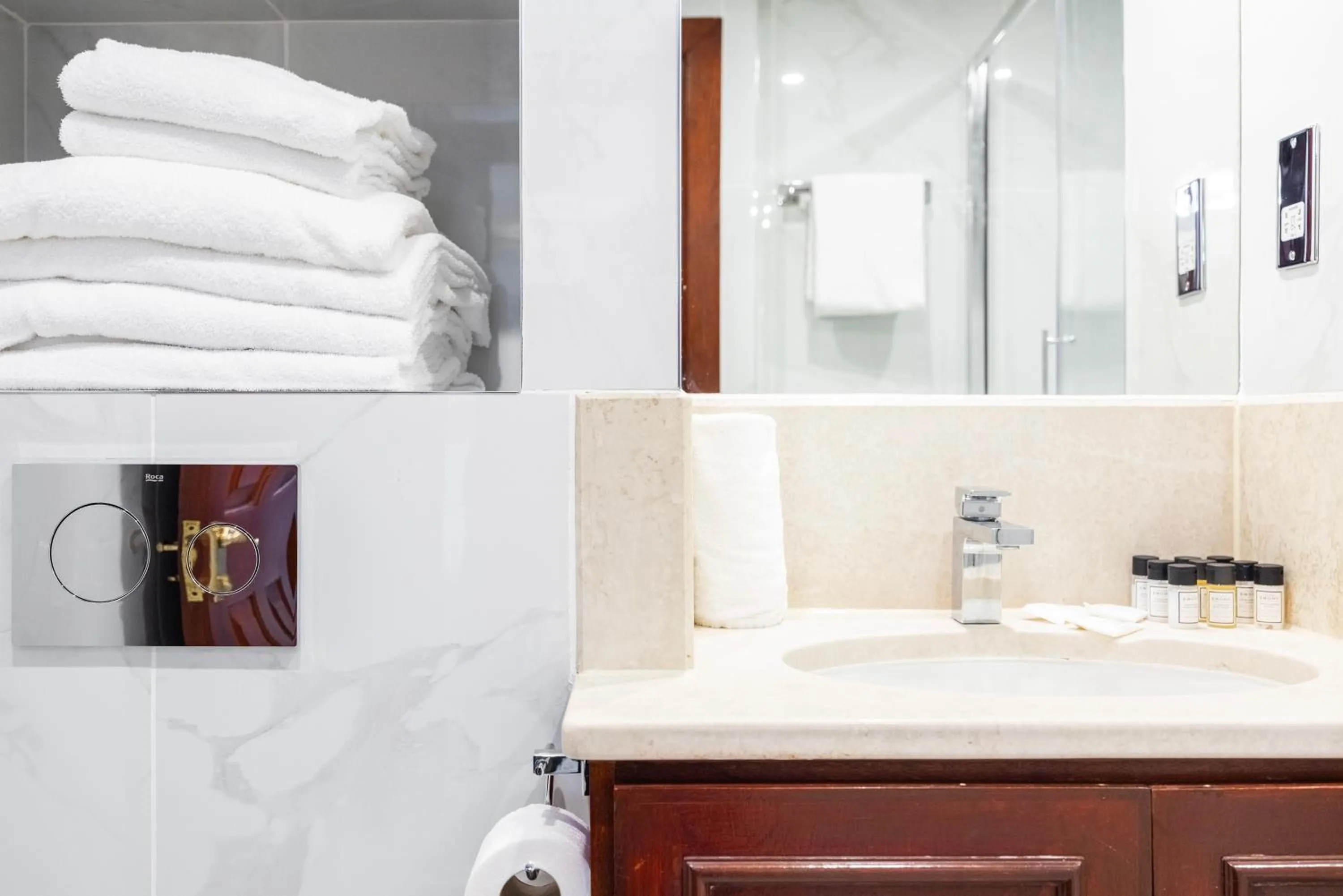 towels in CARLTON COURT - MAYFAIR