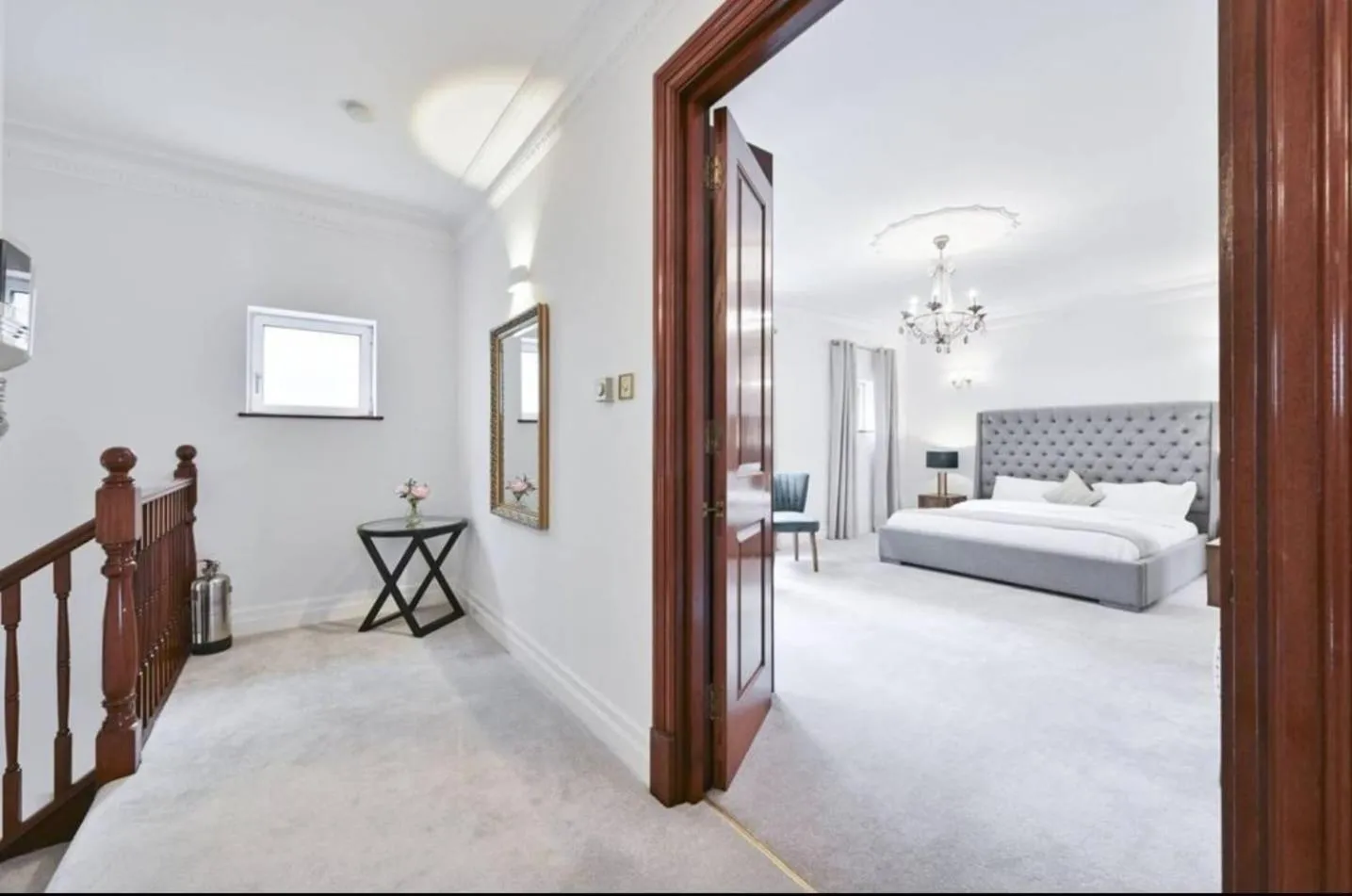 Bedroom, Bed in CARLTON COURT - MAYFAIR
