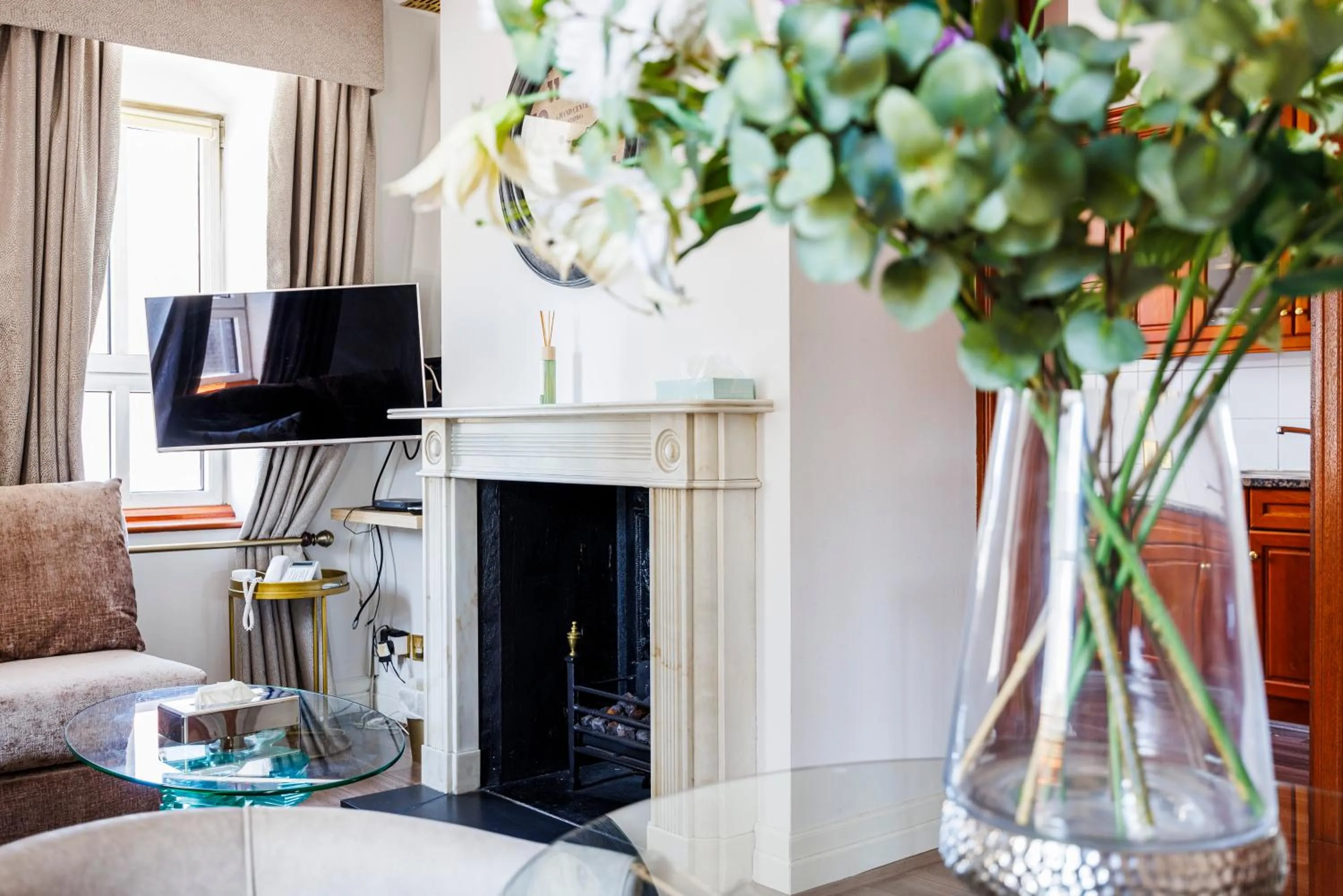 Living room in CARLTON COURT - MAYFAIR