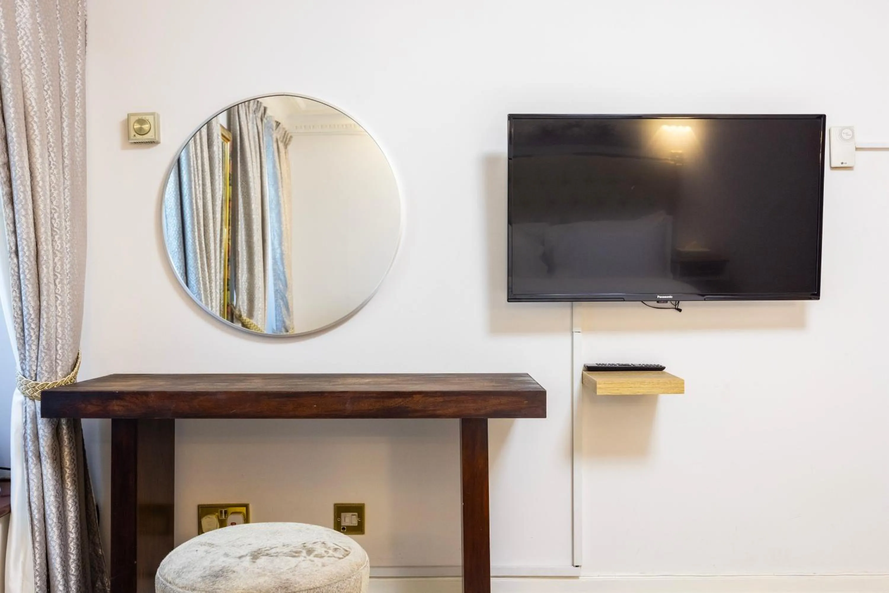 TV and multimedia in CARLTON COURT - MAYFAIR