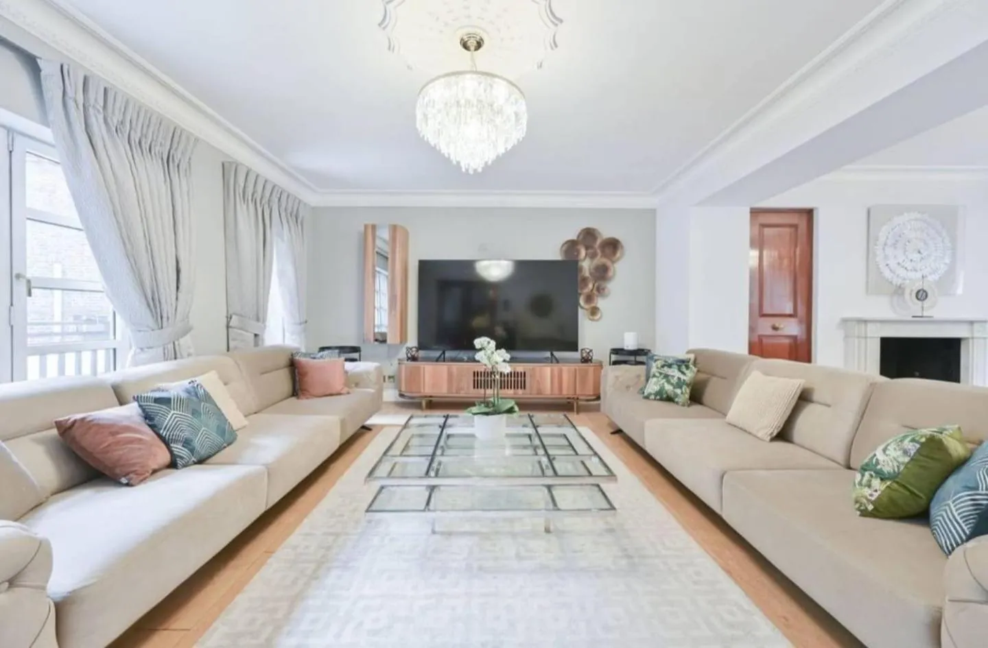 Living room in CARLTON COURT - MAYFAIR