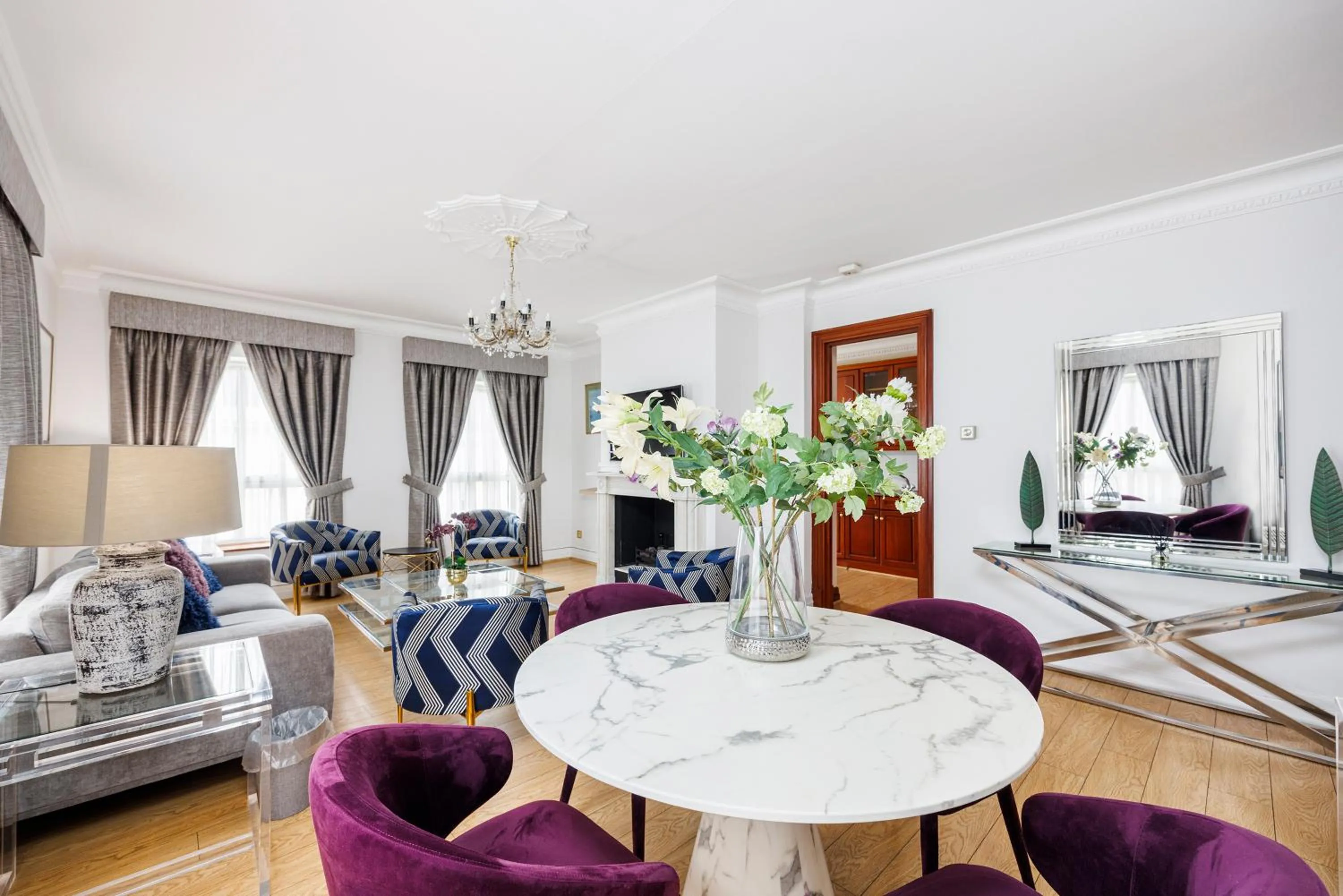 Living room in CARLTON COURT - MAYFAIR