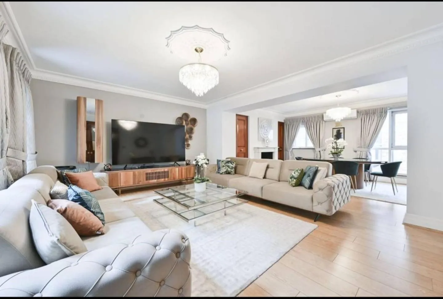 Living room in CARLTON COURT - MAYFAIR
