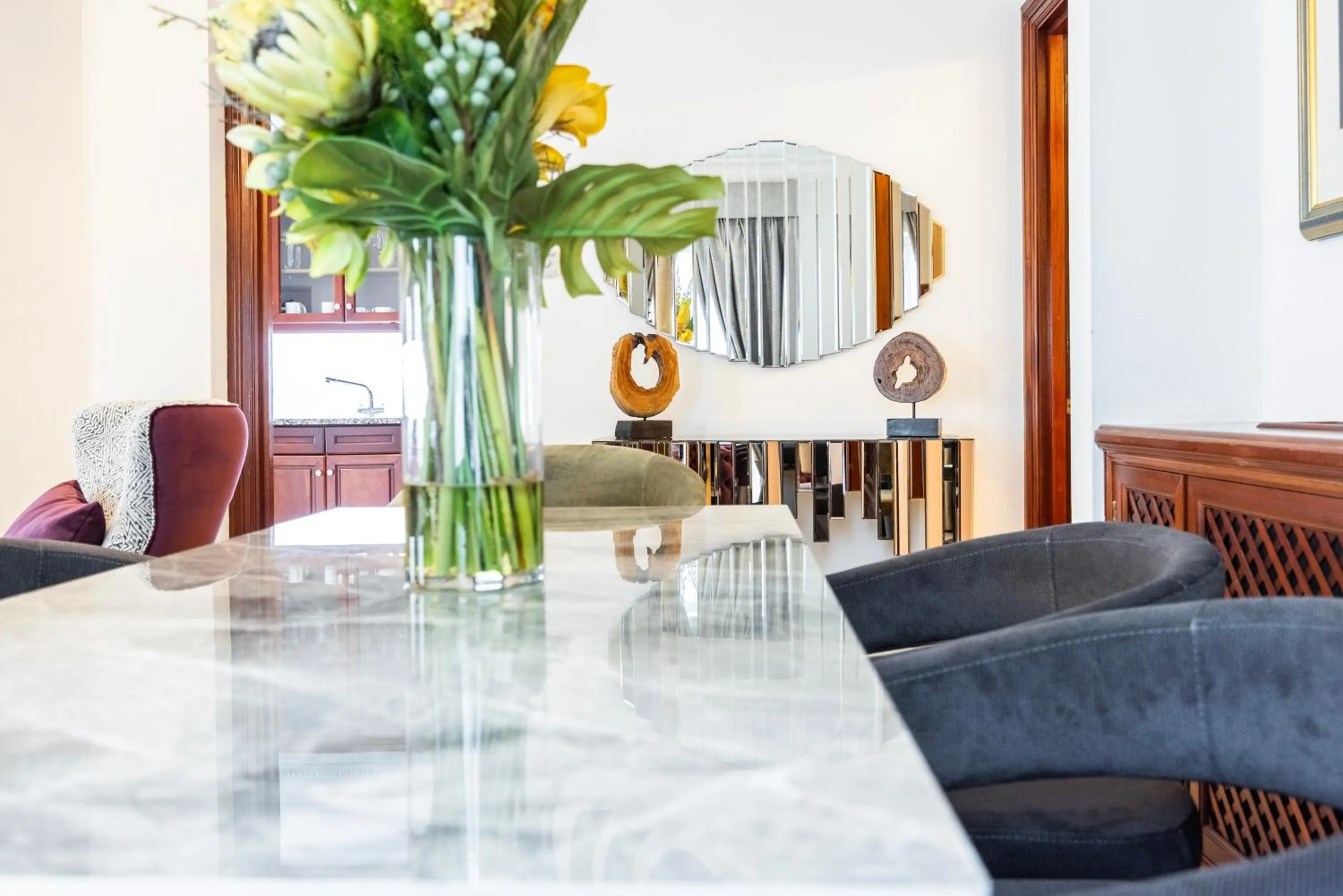 Dining area in CARLTON COURT - MAYFAIR