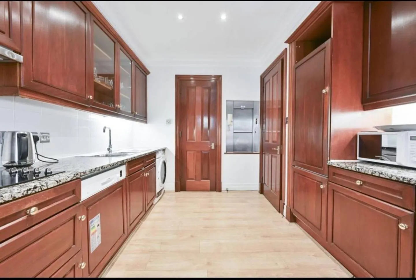 Kitchen or kitchenette in CARLTON COURT - MAYFAIR