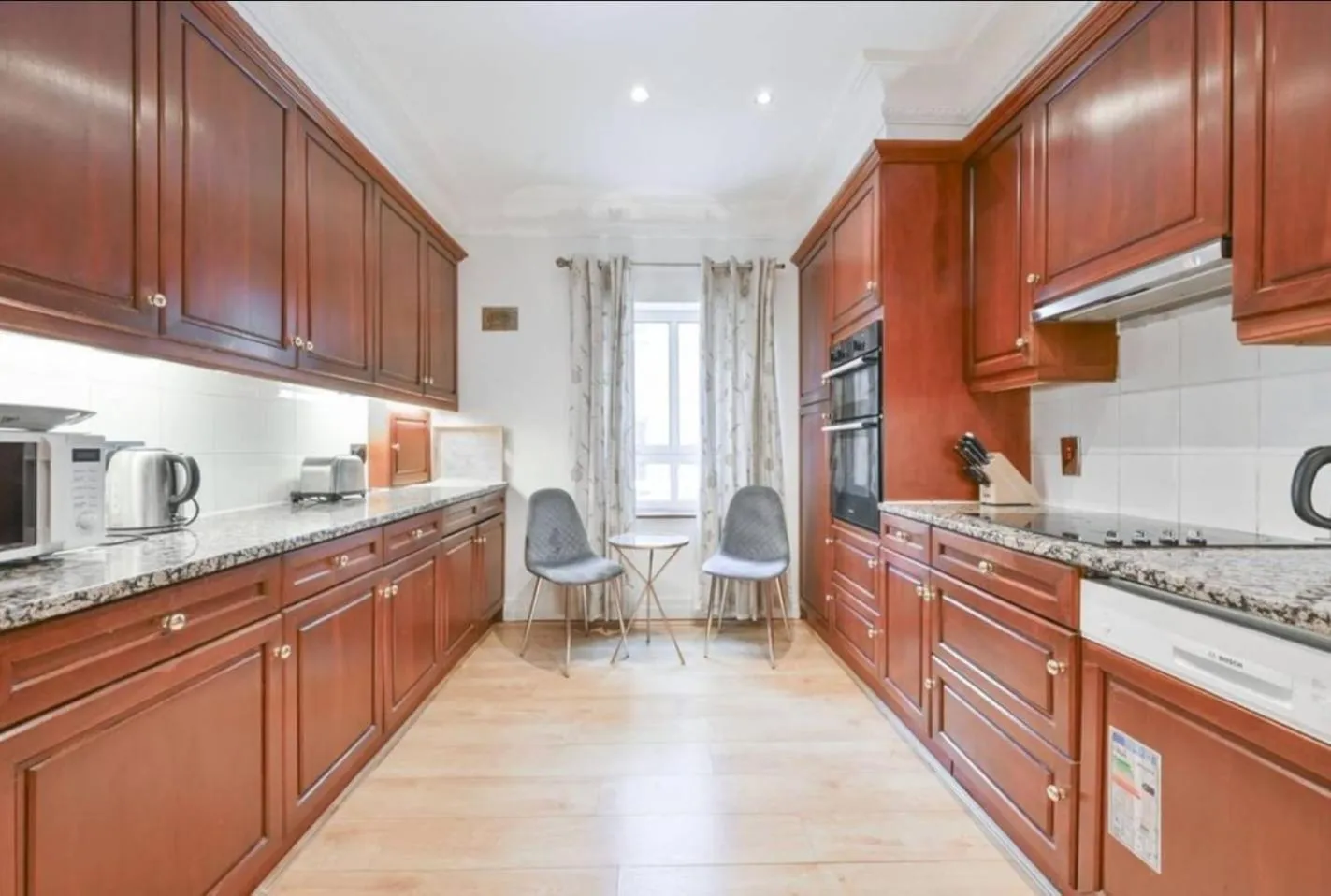Kitchen or kitchenette in CARLTON COURT - MAYFAIR