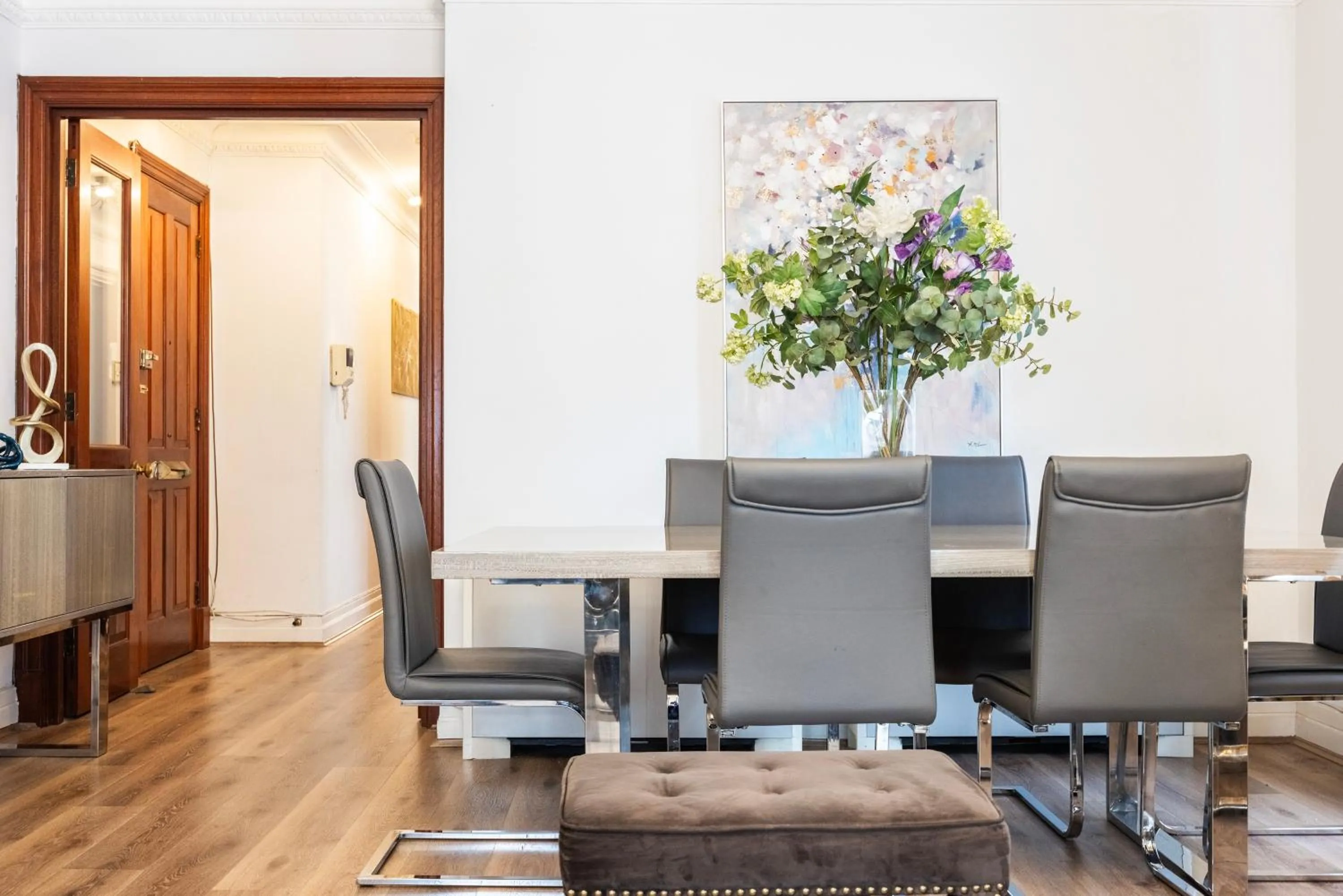Living room in CARLTON COURT - MAYFAIR