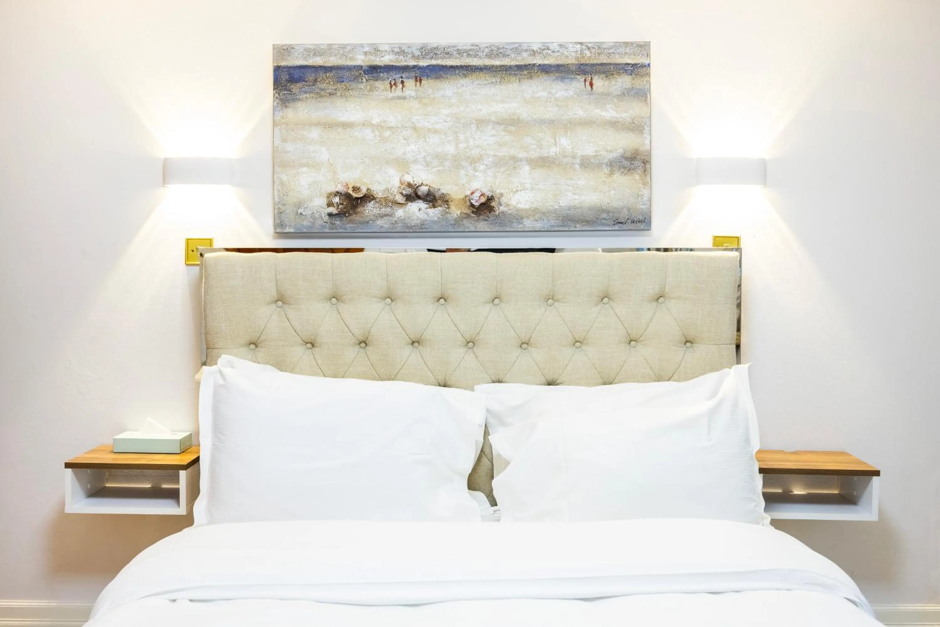 Bed in CARLTON COURT - MAYFAIR