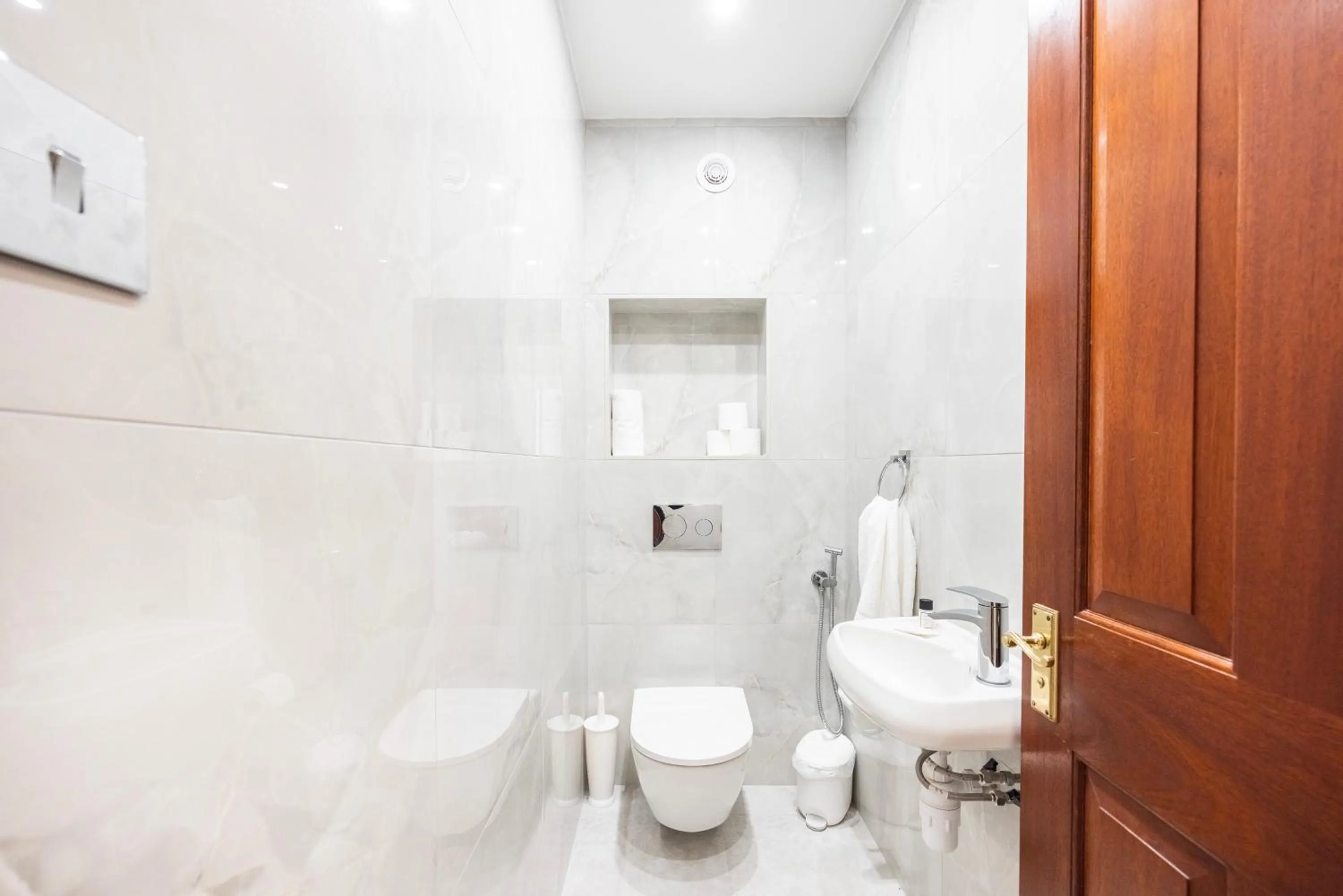 Toilet in CARLTON COURT - MAYFAIR