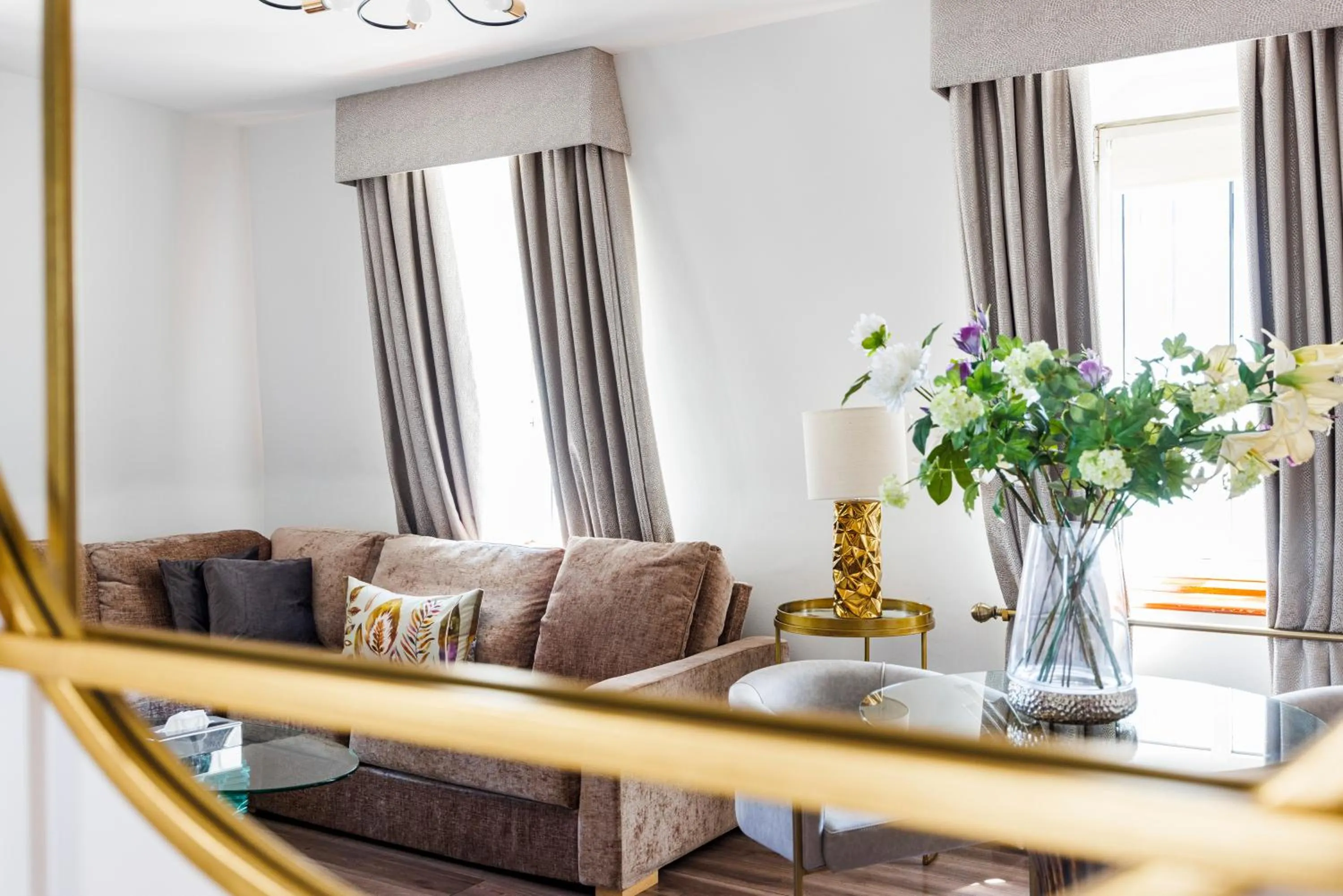 Living room in CARLTON COURT - MAYFAIR