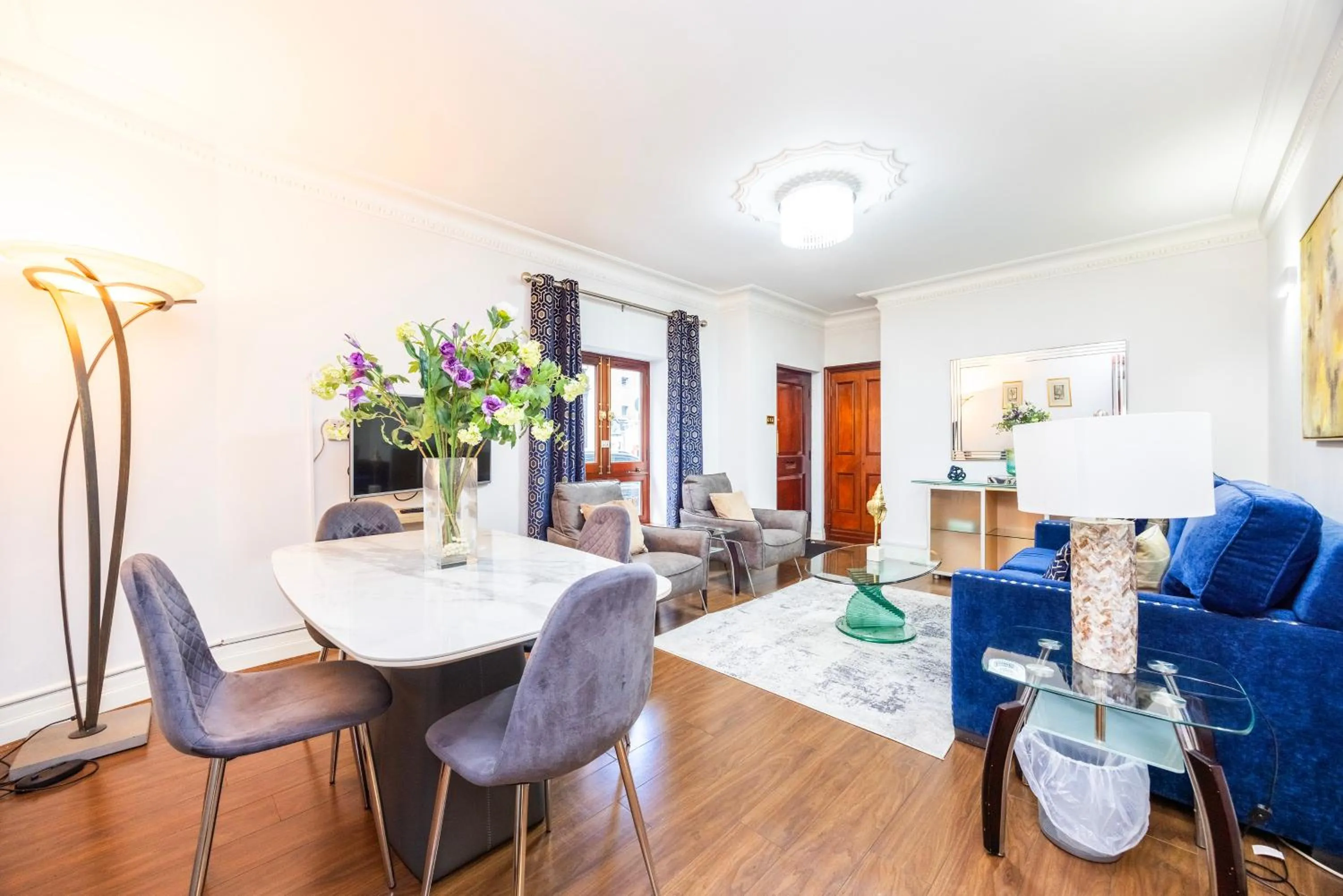 Dining area in CARLTON COURT - MAYFAIR