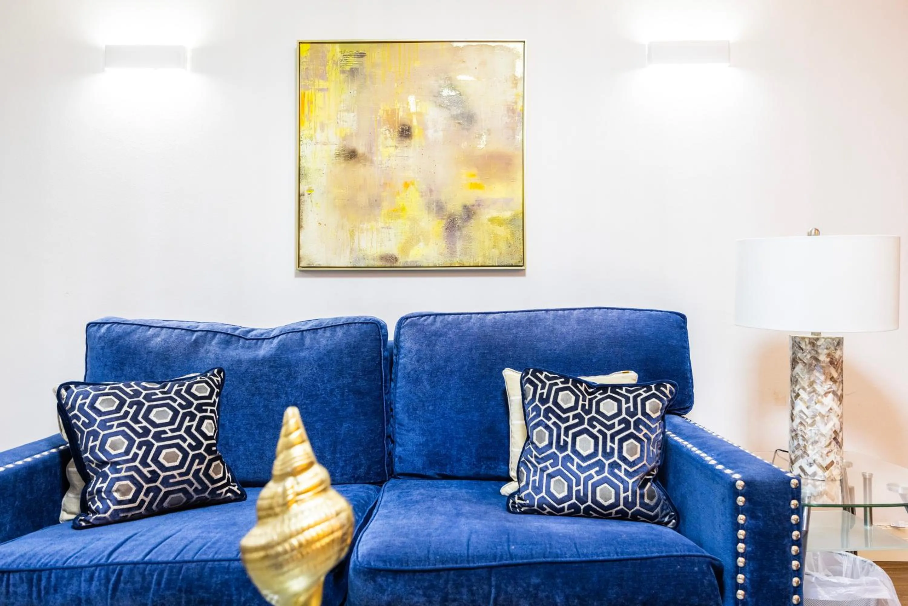 Living room in CARLTON COURT - MAYFAIR