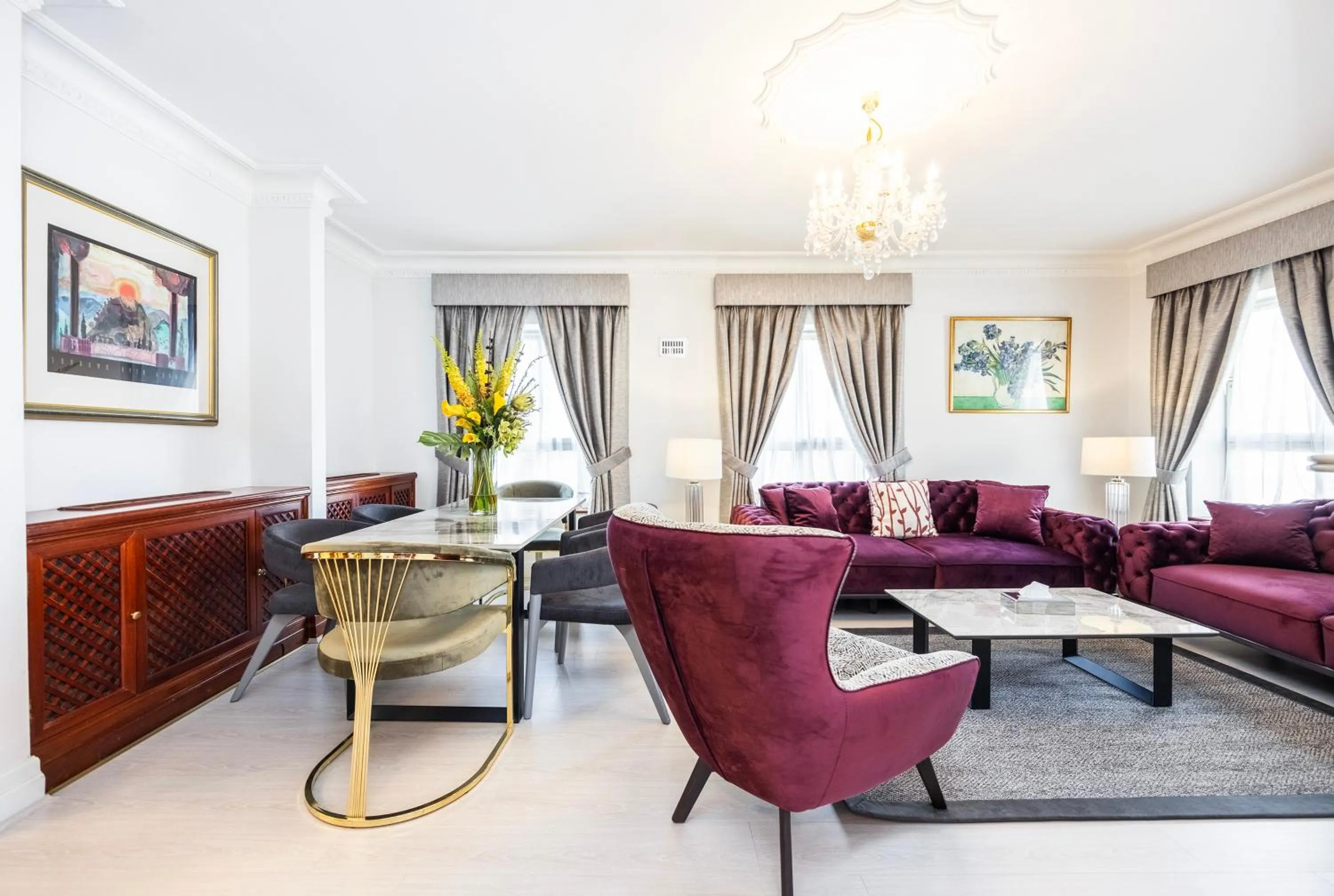 Living room in CARLTON COURT - MAYFAIR