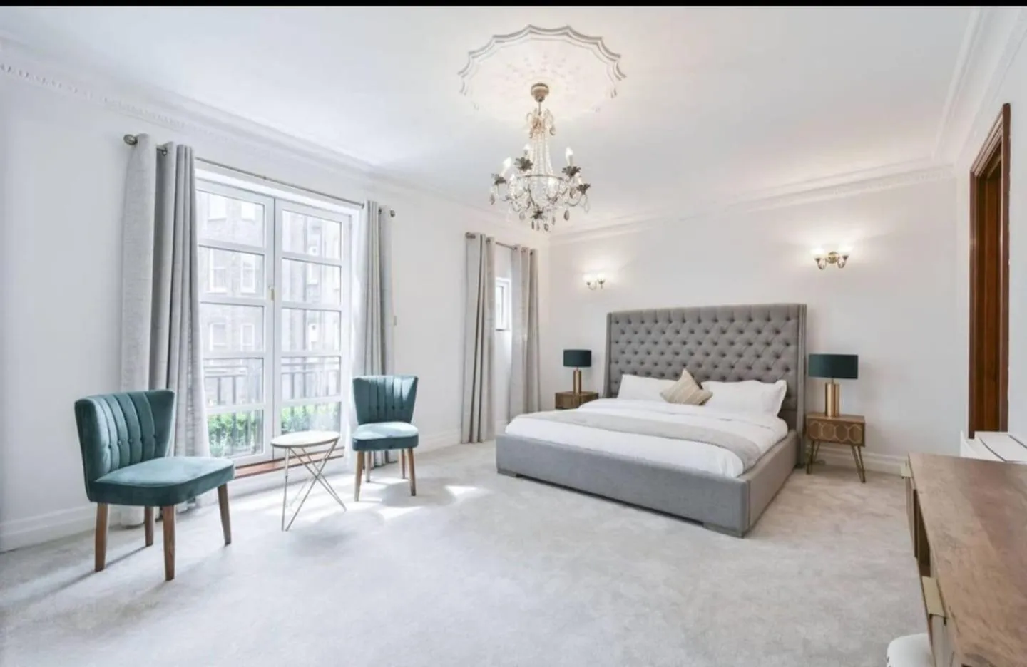 Bedroom, Bed in CARLTON COURT - MAYFAIR