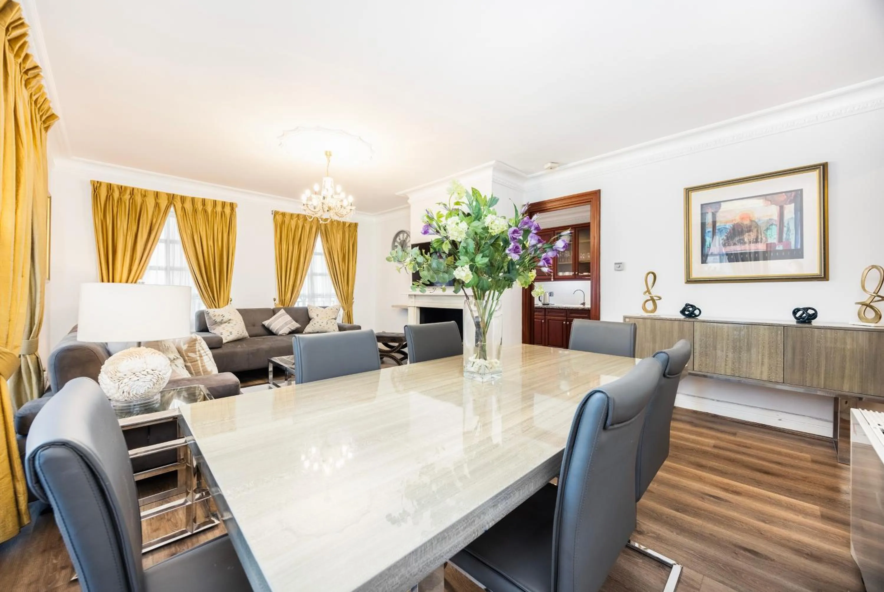 Living room in CARLTON COURT - MAYFAIR