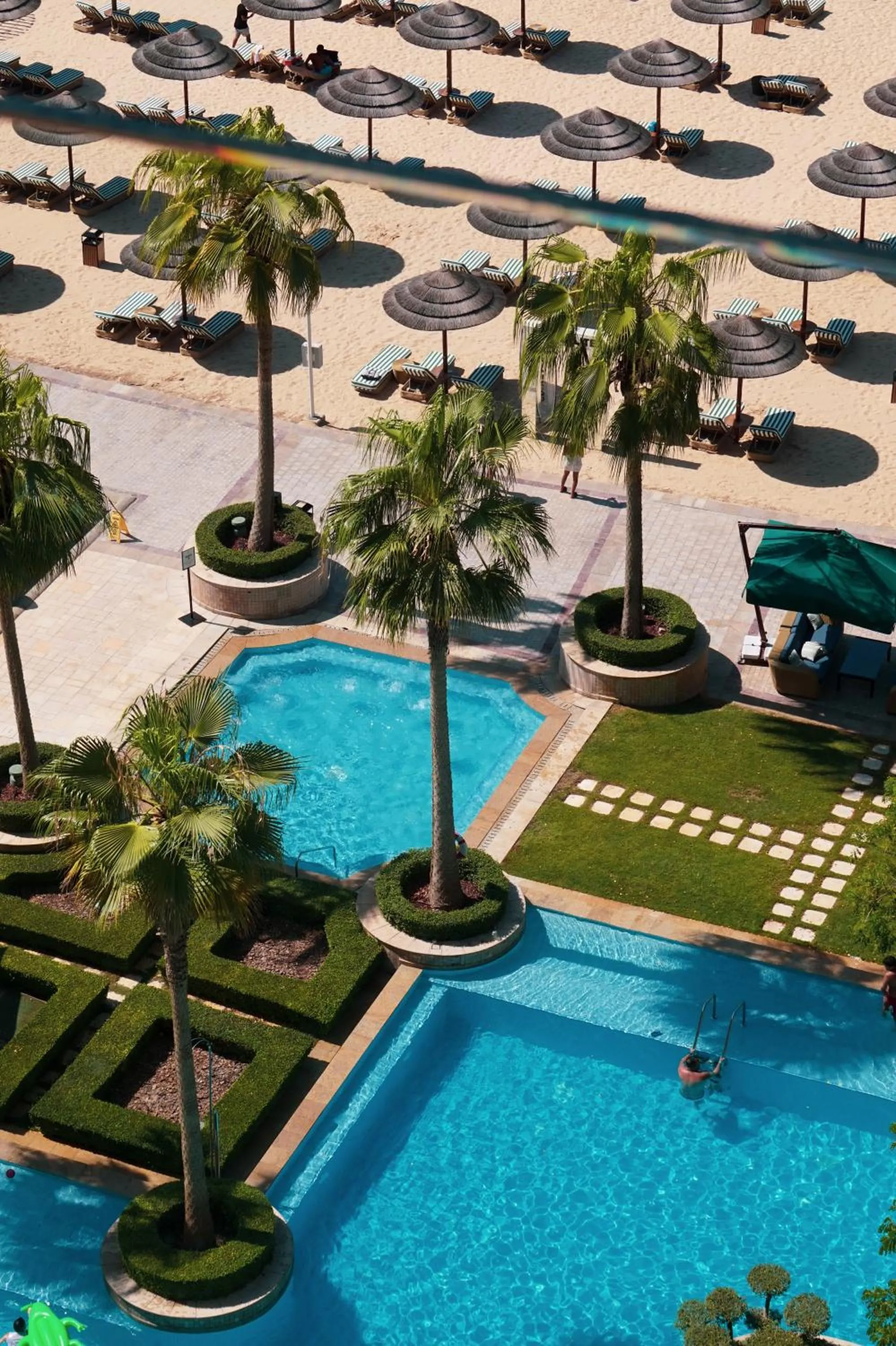 Swimming pool in Marsa Malaz Kempinski, The Pearl